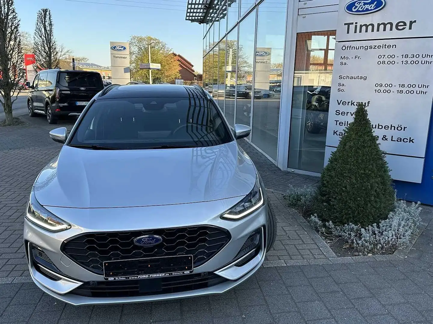 Ford Focus Turnier ST-Line 155PS MHEV Aut. LED Pano. Silber - 2