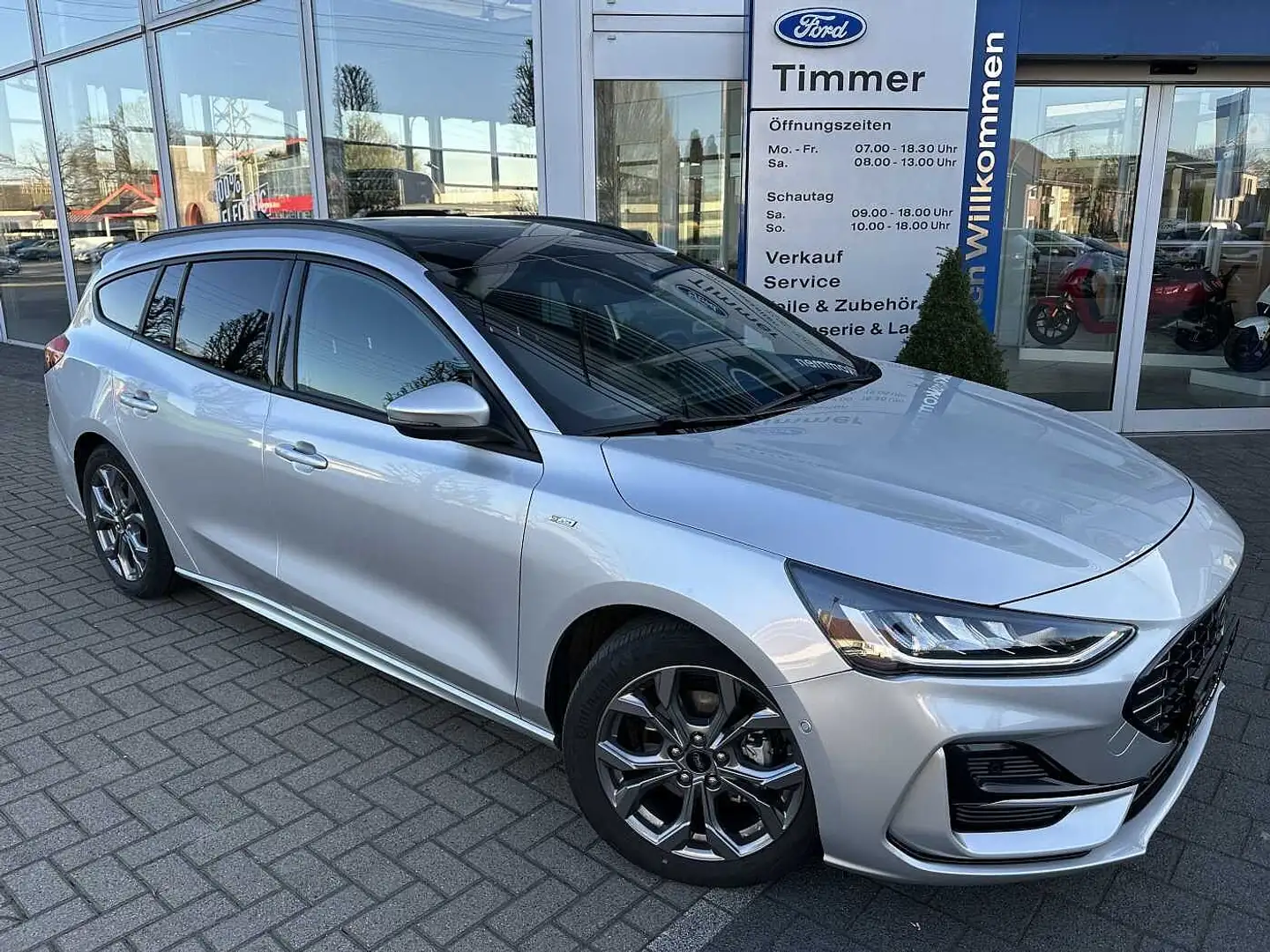 Ford Focus Turnier ST-Line 155PS Hybrid Aut. LED Panoramadach Silber - 1