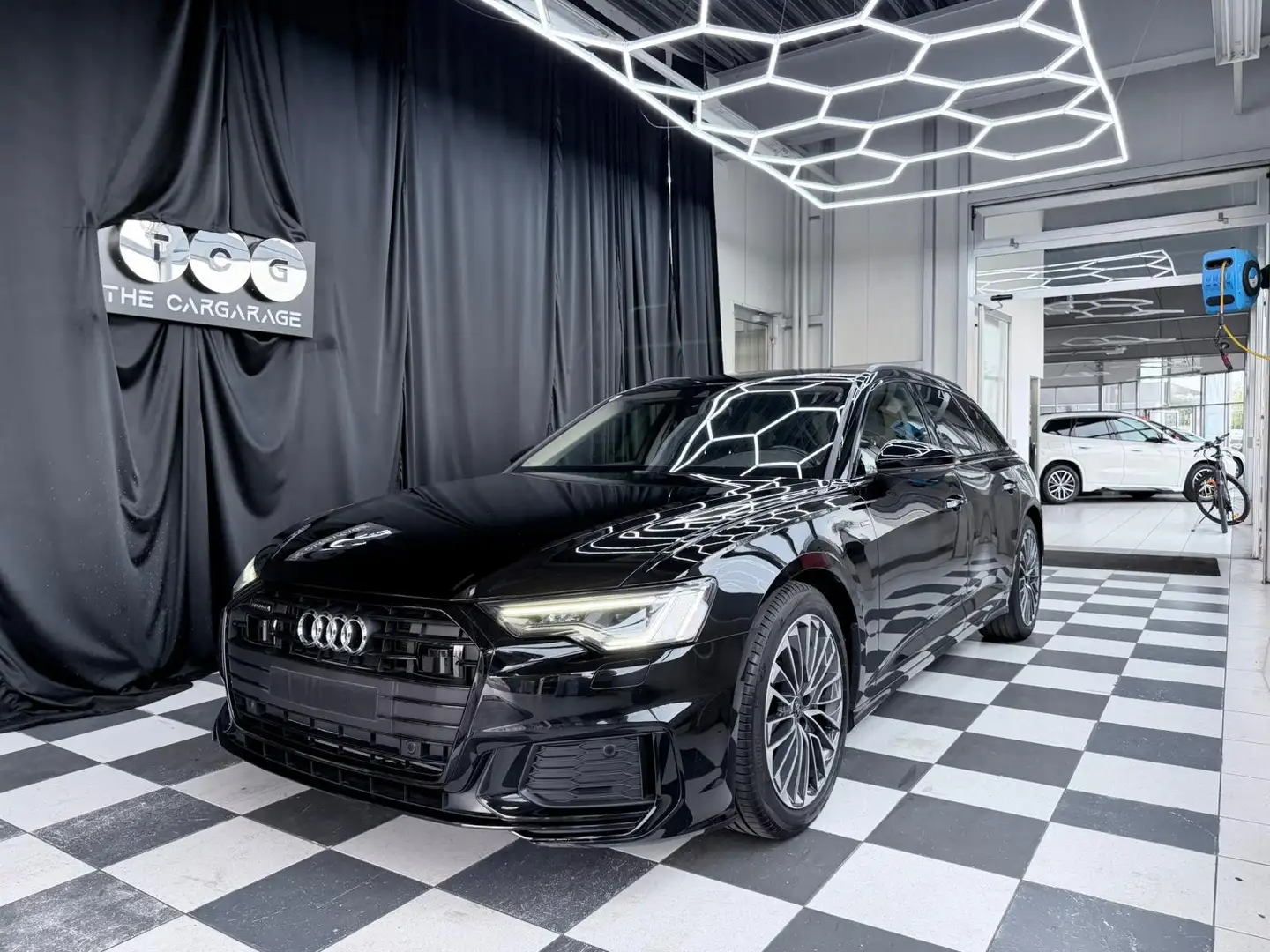 Audi A6 55 TFSI e quattro sport Schwarz - 1