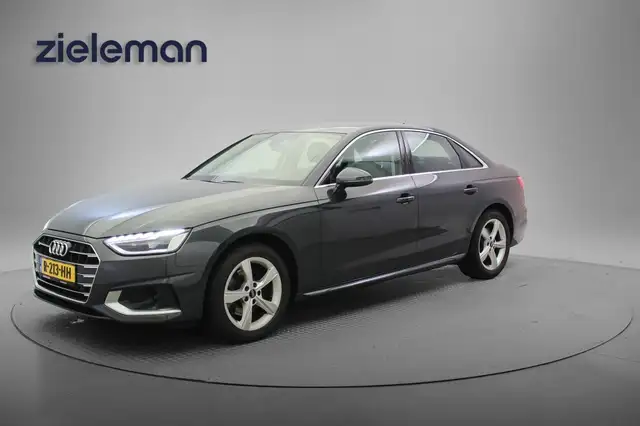 Audi A4 view 20
