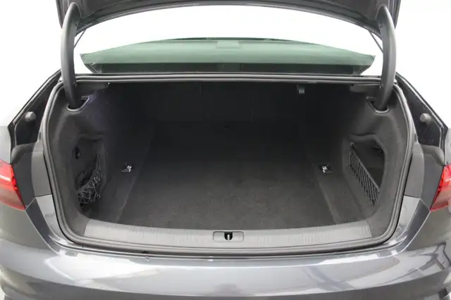 Audi A4 view 12