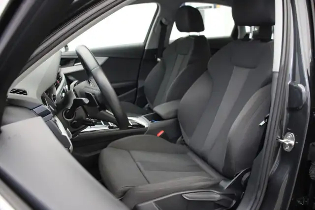 Audi A4 view 10