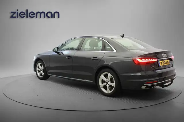 Audi A4 view 3