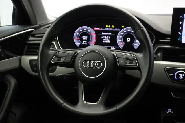 Audi A4 view 21