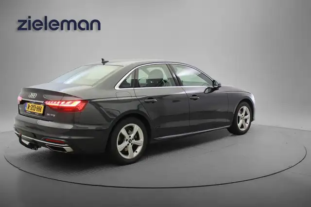 Audi A4 view 17