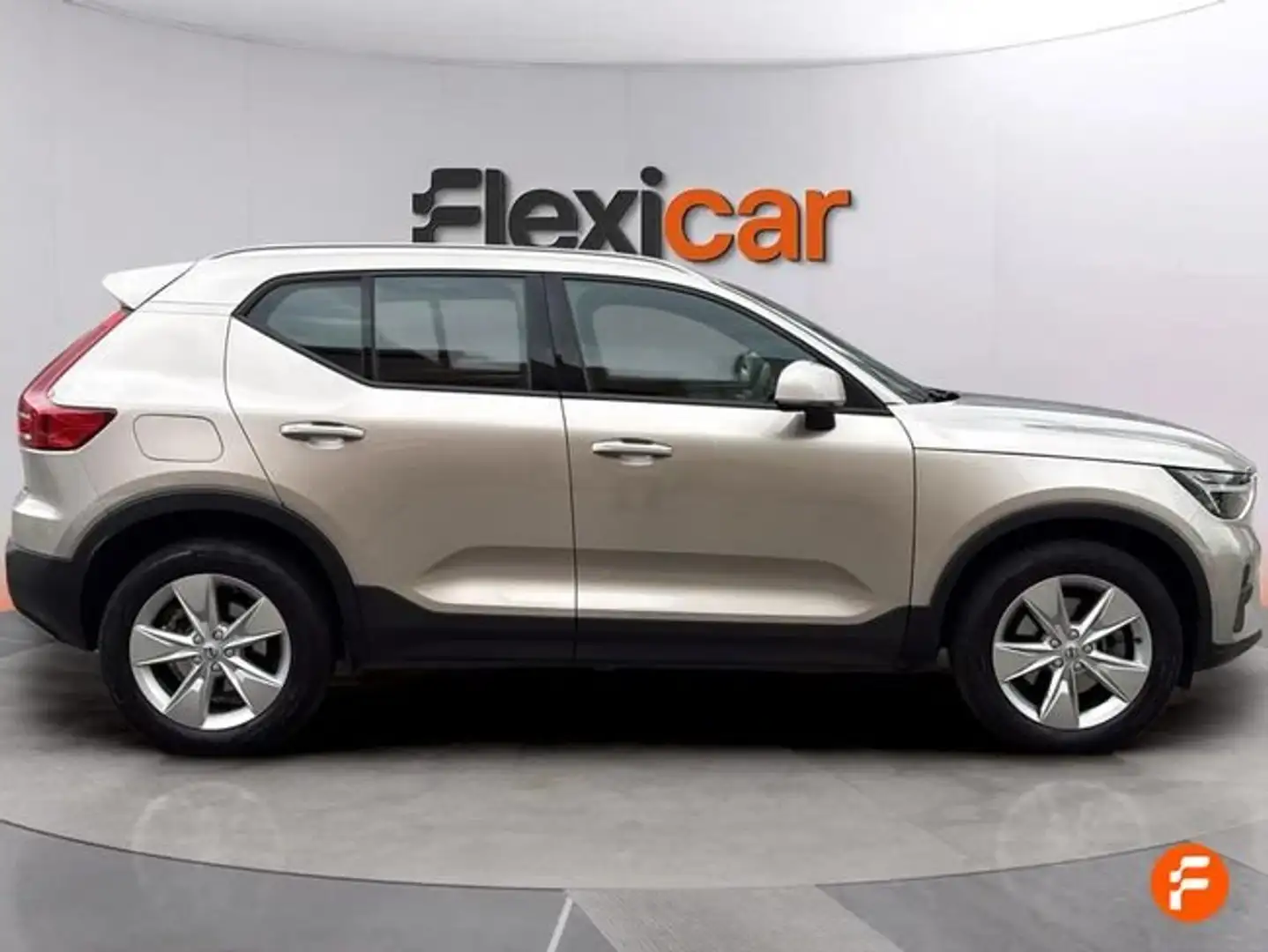 Volvo XC40 2.0 B3 G Core Auto Gris - 2