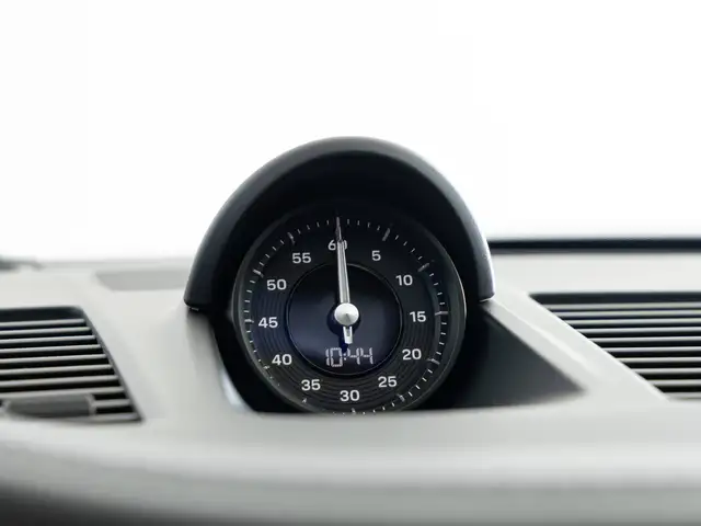 Porsche 911 view 13