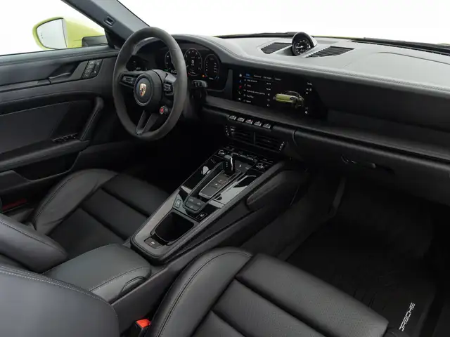 Porsche 911 view 11