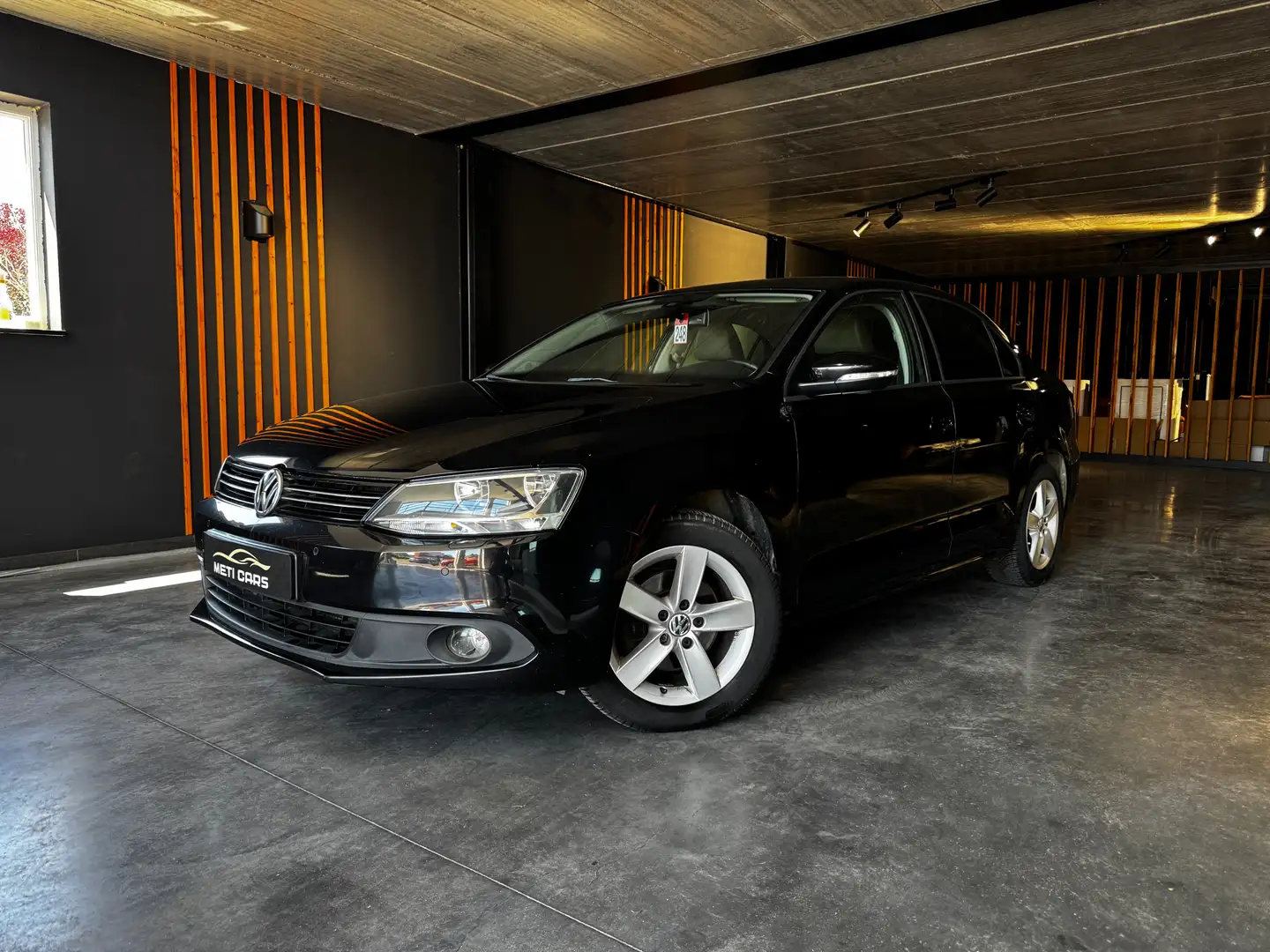 Volkswagen Jetta 1.6 CR TDi Comfortline BMT DSG Černá - 2