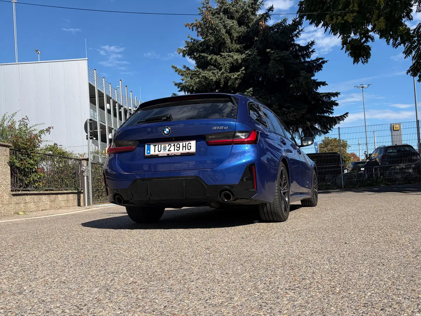 BMW 318 318d Touring M Sport Aut. M Sport Blau - 1