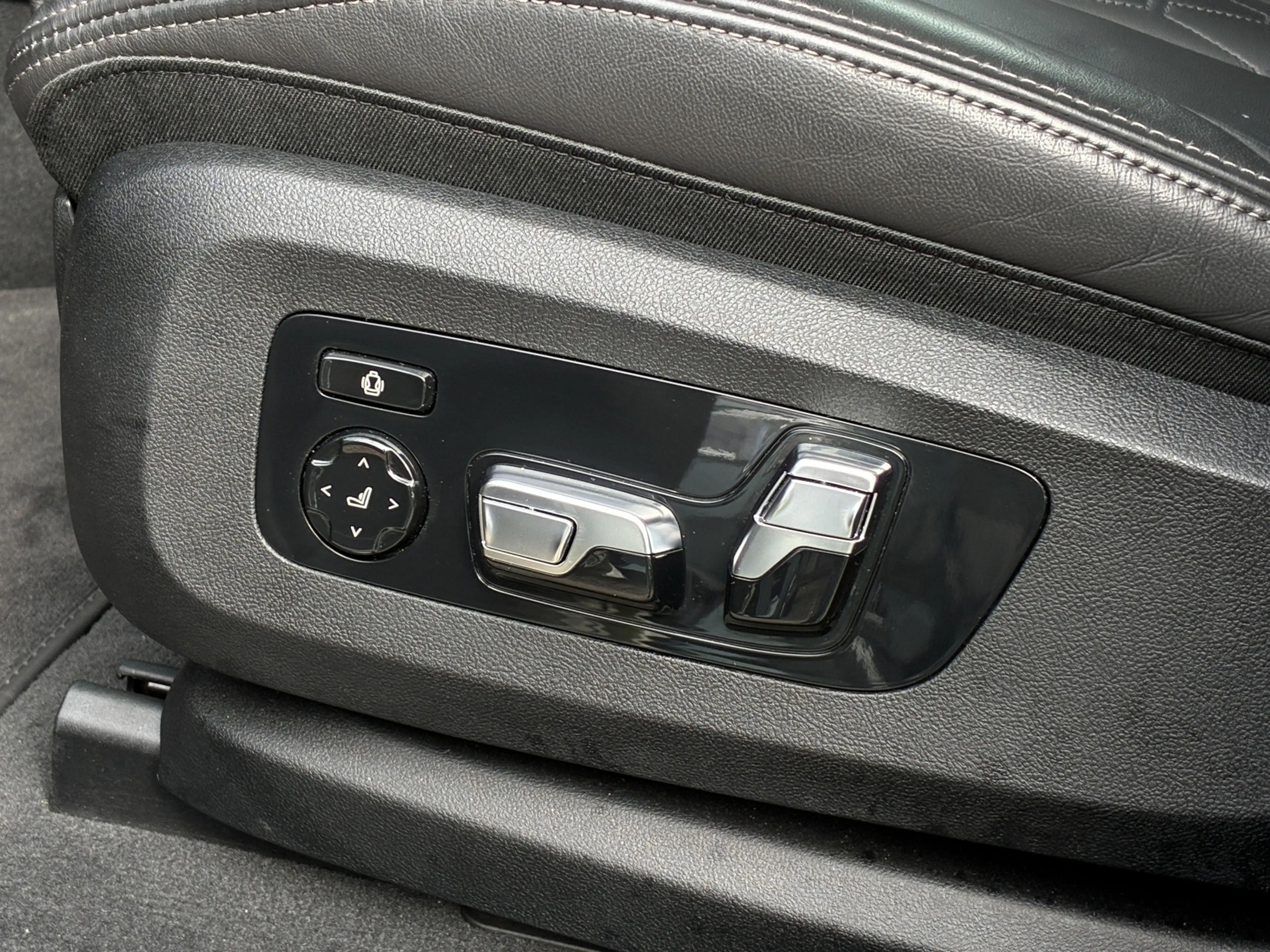 BMW X6 xDrive40i | Individual | M-Sport | CoPilot | Bower — photo 11