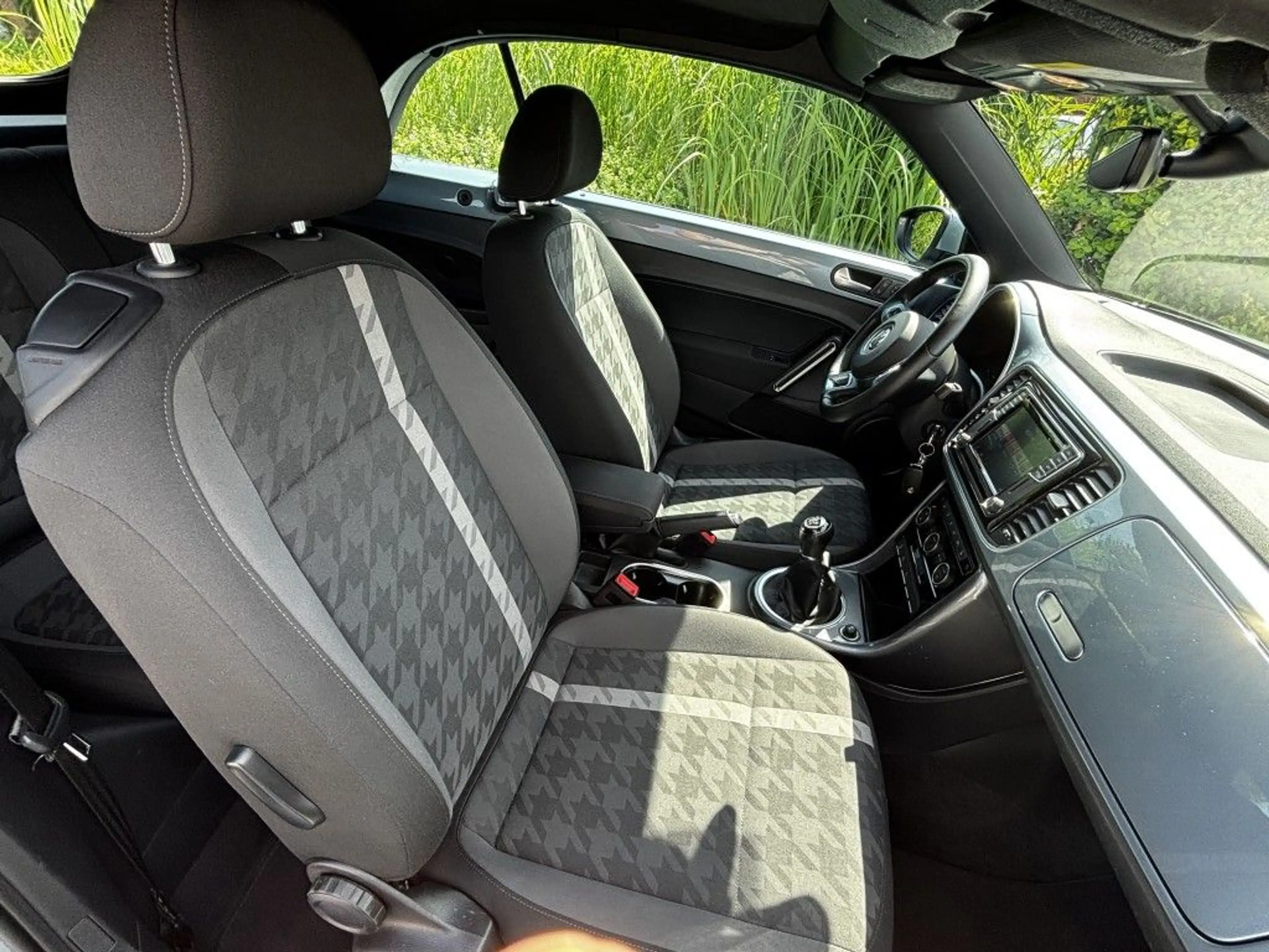Volkswagen Beetle The Cabrio 1.2 TSI Design *Navi,Kamera,SHZ,Temp.* — photo 13