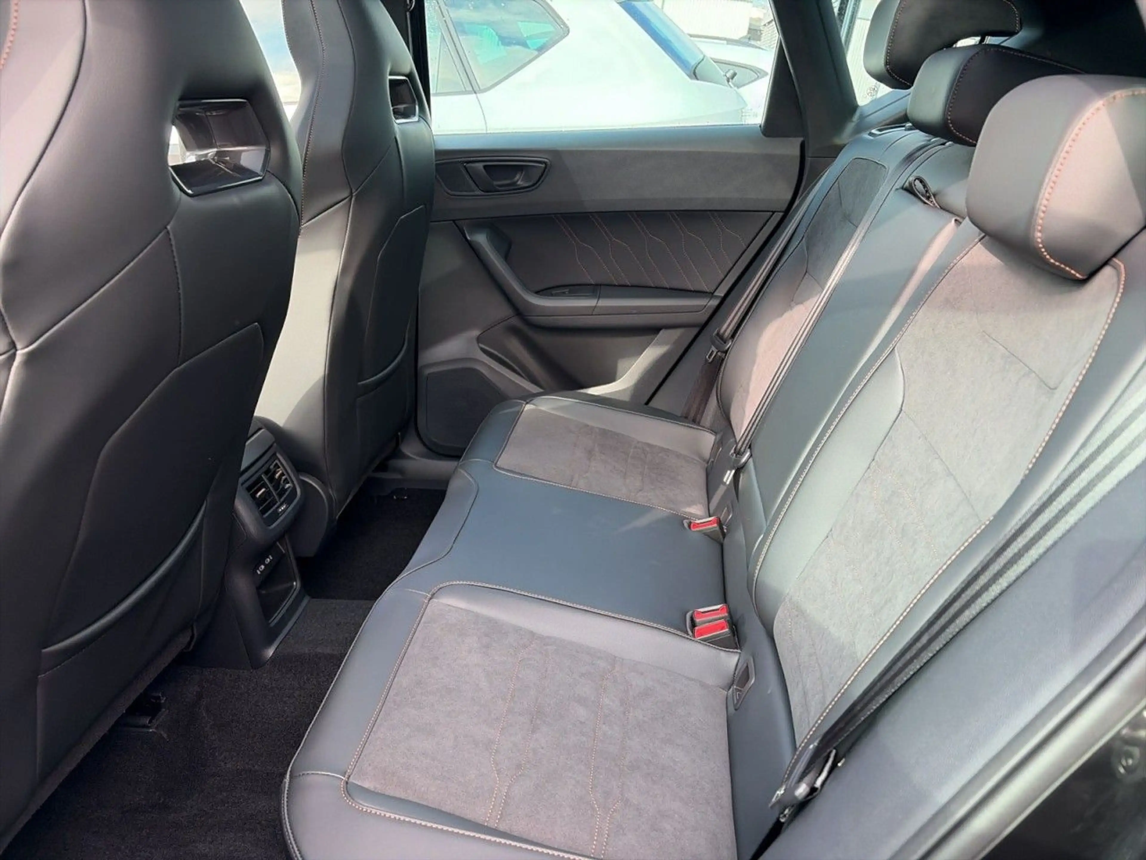 CUPRA Ateca 2.0 TSI 4Drive VZ 360°|AHK|Pano|LED|R-Kam. — photo 8