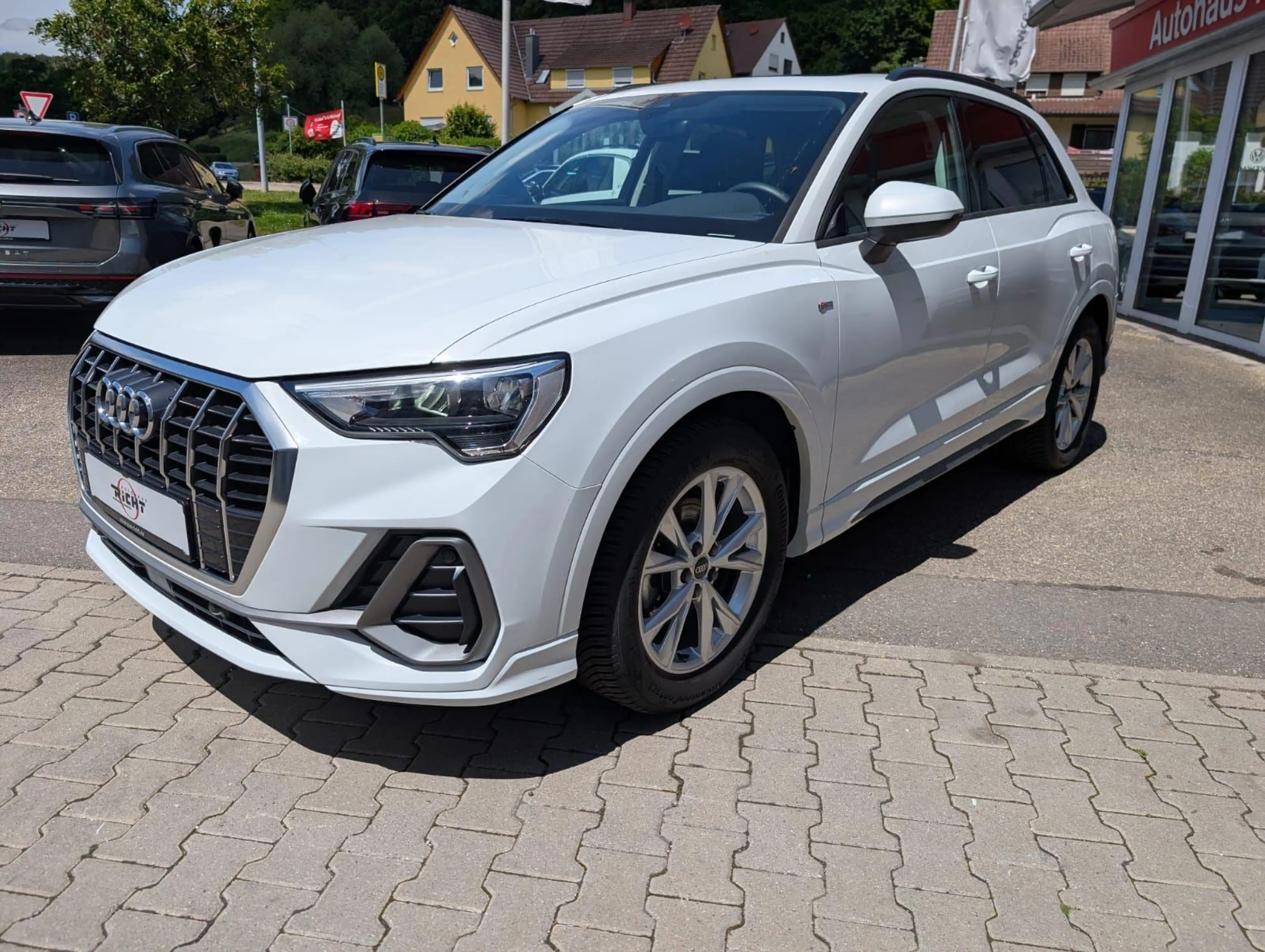 Audi Q3 Q3 35TFSI S-Line Kessy Pano SHZ LED PDC — photo 2