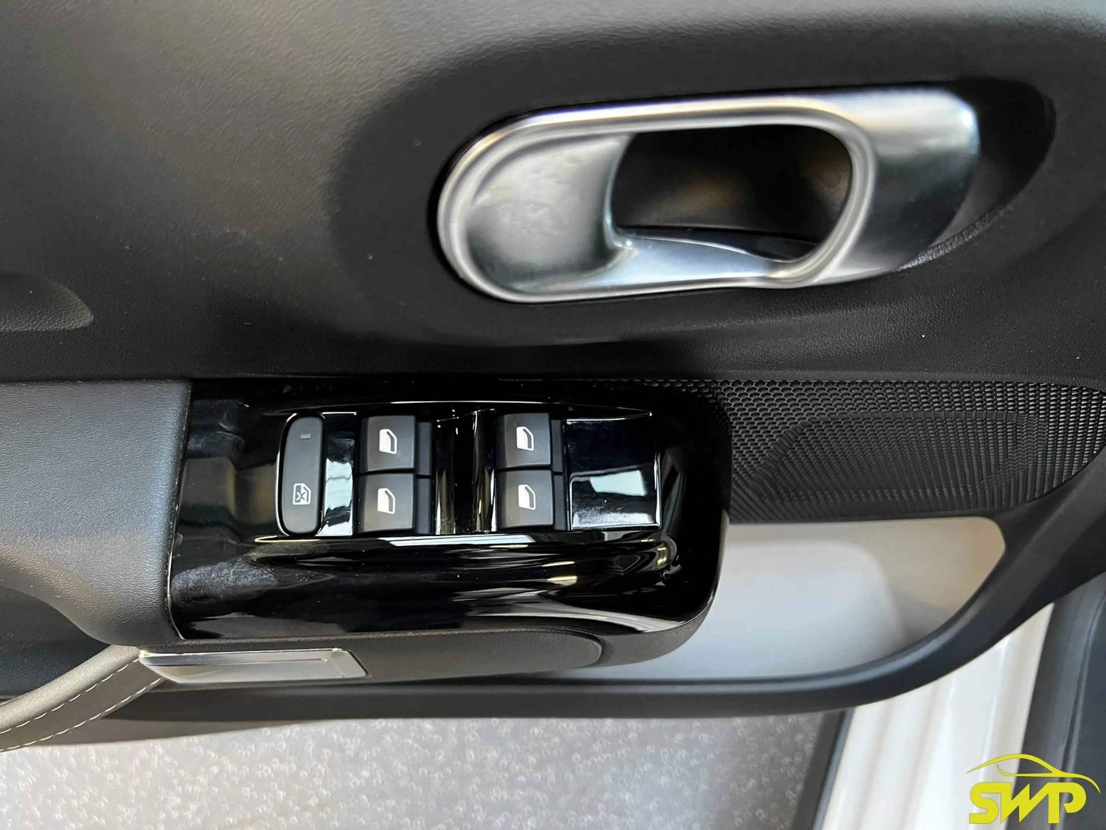 Citroen C3 1.2 PureTech Shine | Saint James edition | Navi | — photo 9