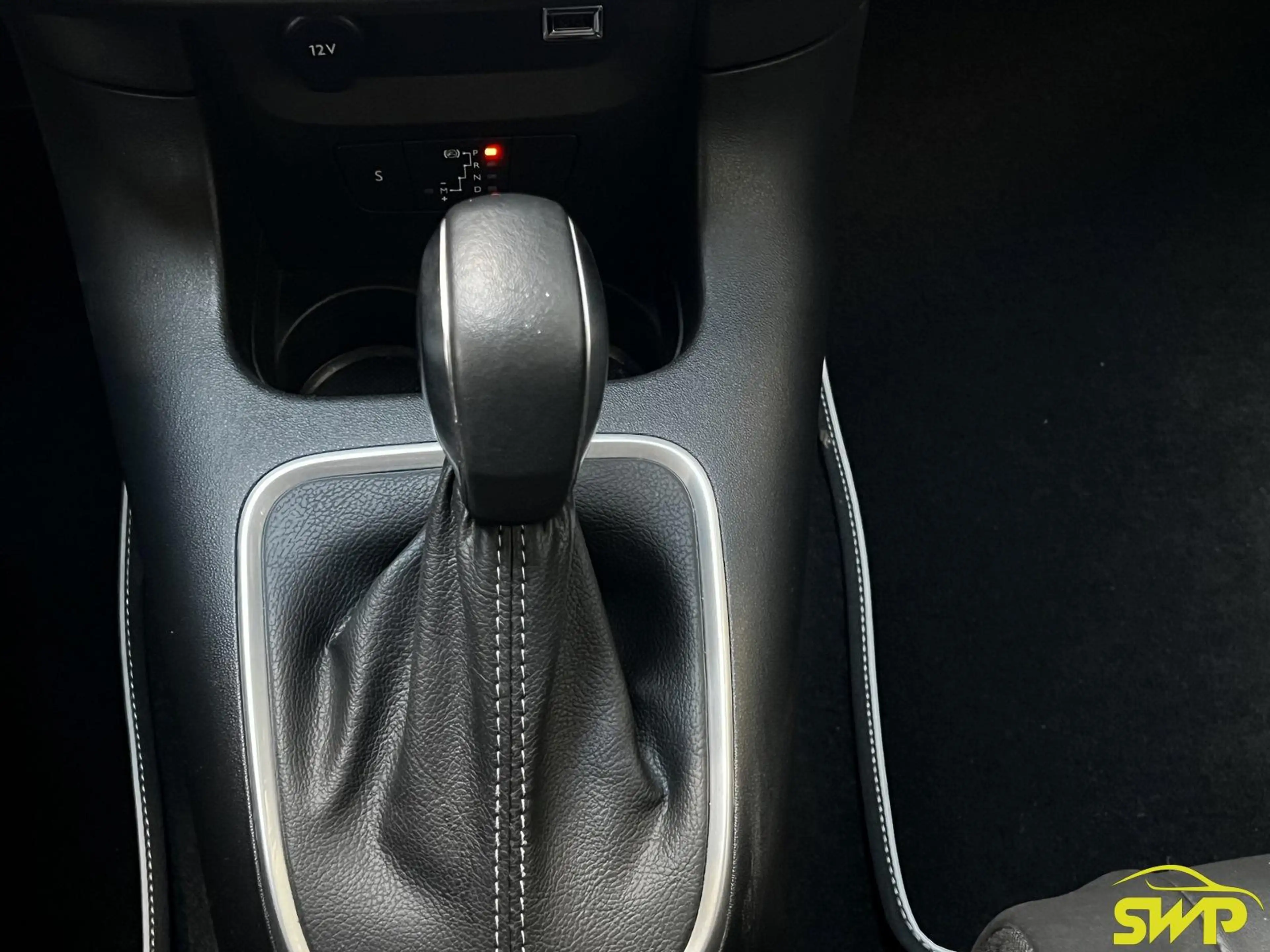 Citroen C3 1.2 PureTech Shine | Saint James edition | Navi | — photo 16