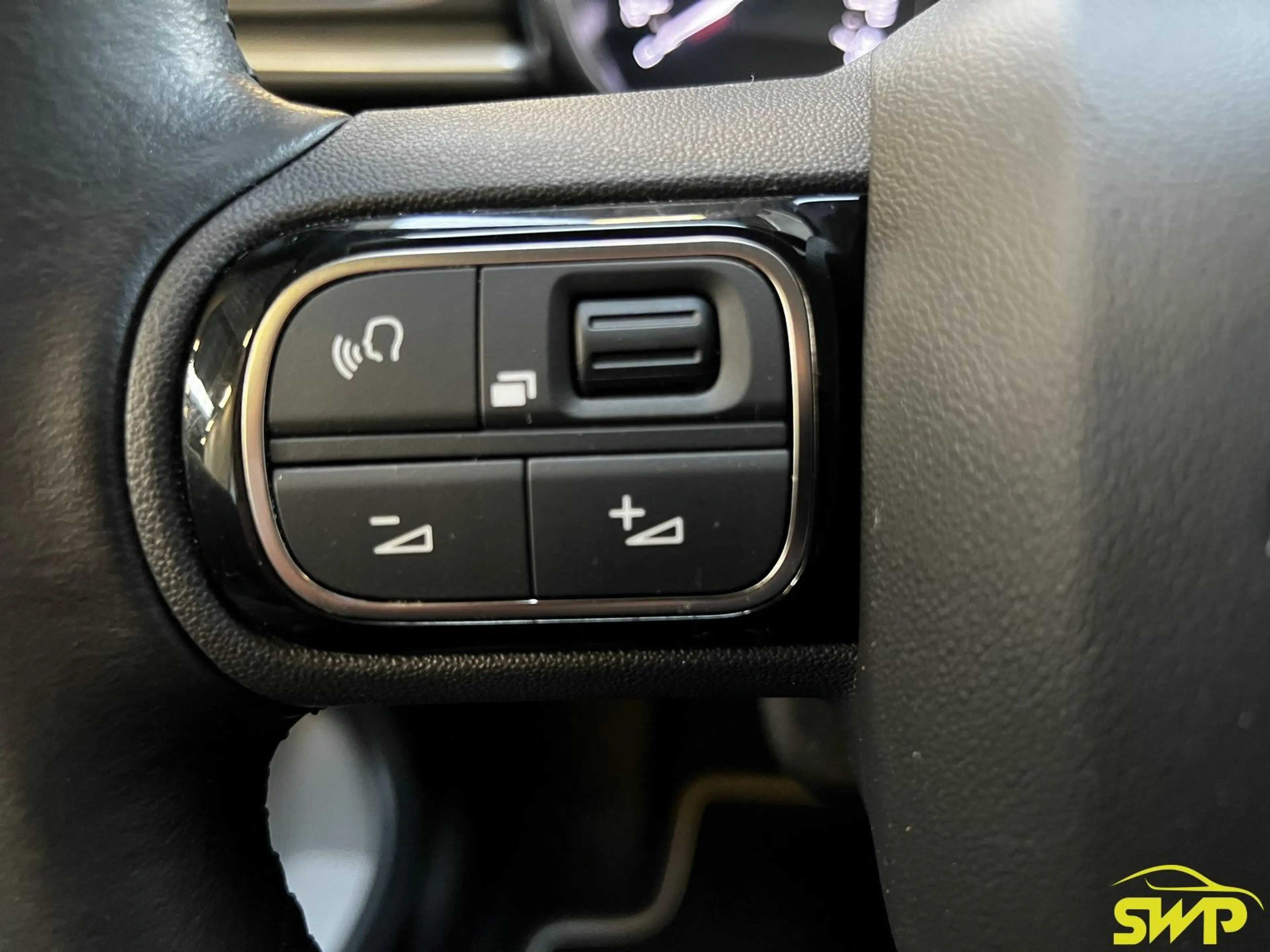 Citroen C3 1.2 PureTech Shine | Saint James edition | Navi | — photo 11