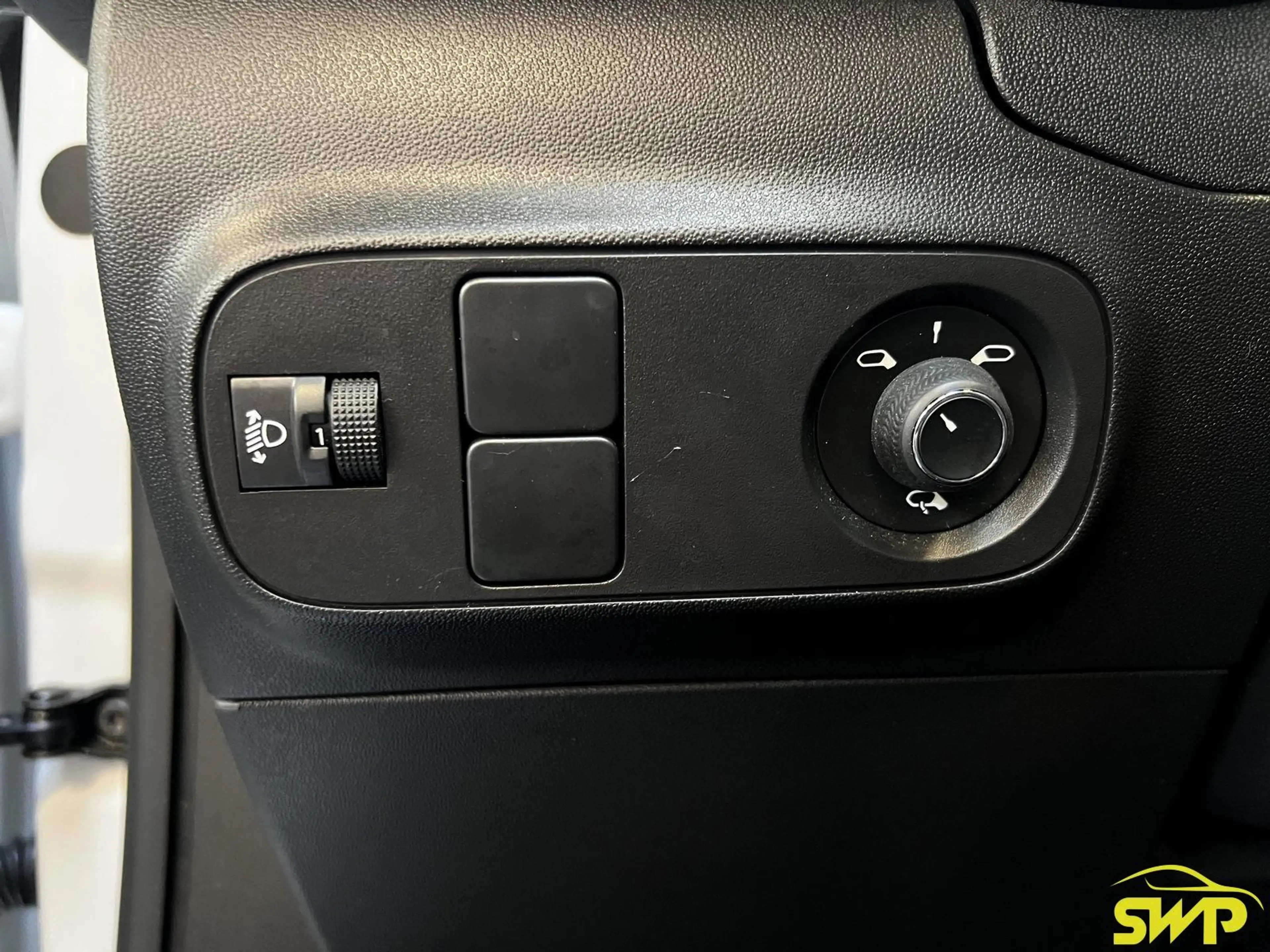 Citroen C3 1.2 PureTech Shine | Saint James edition | Navi | — photo 10