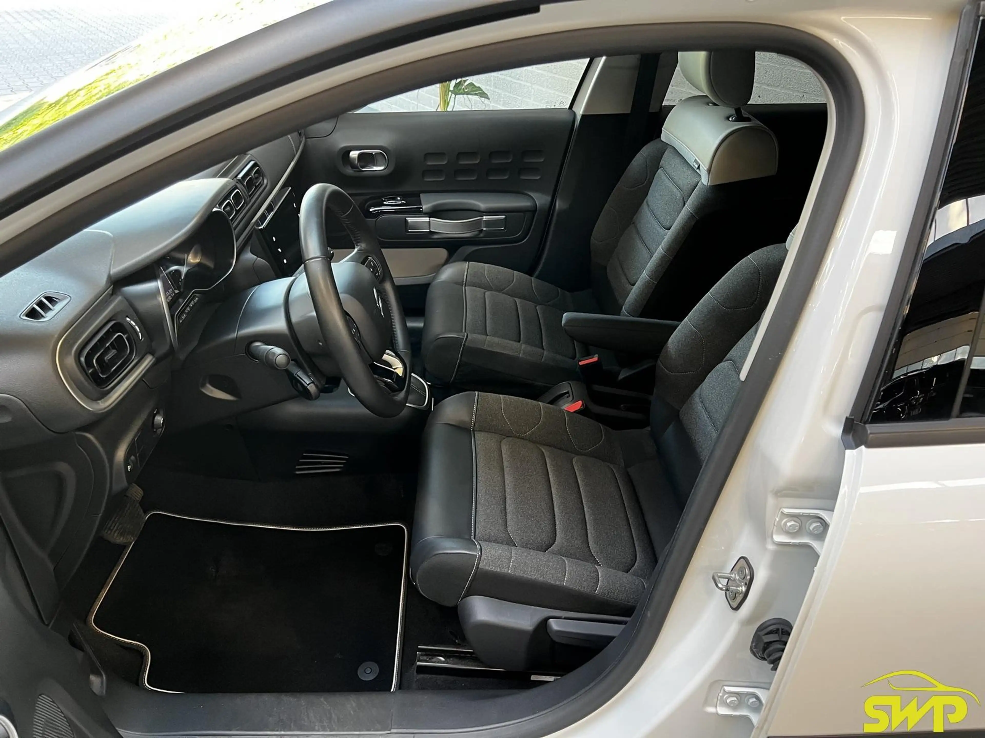 Citroen C3 1.2 PureTech Shine | Saint James edition | Navi | — photo 2