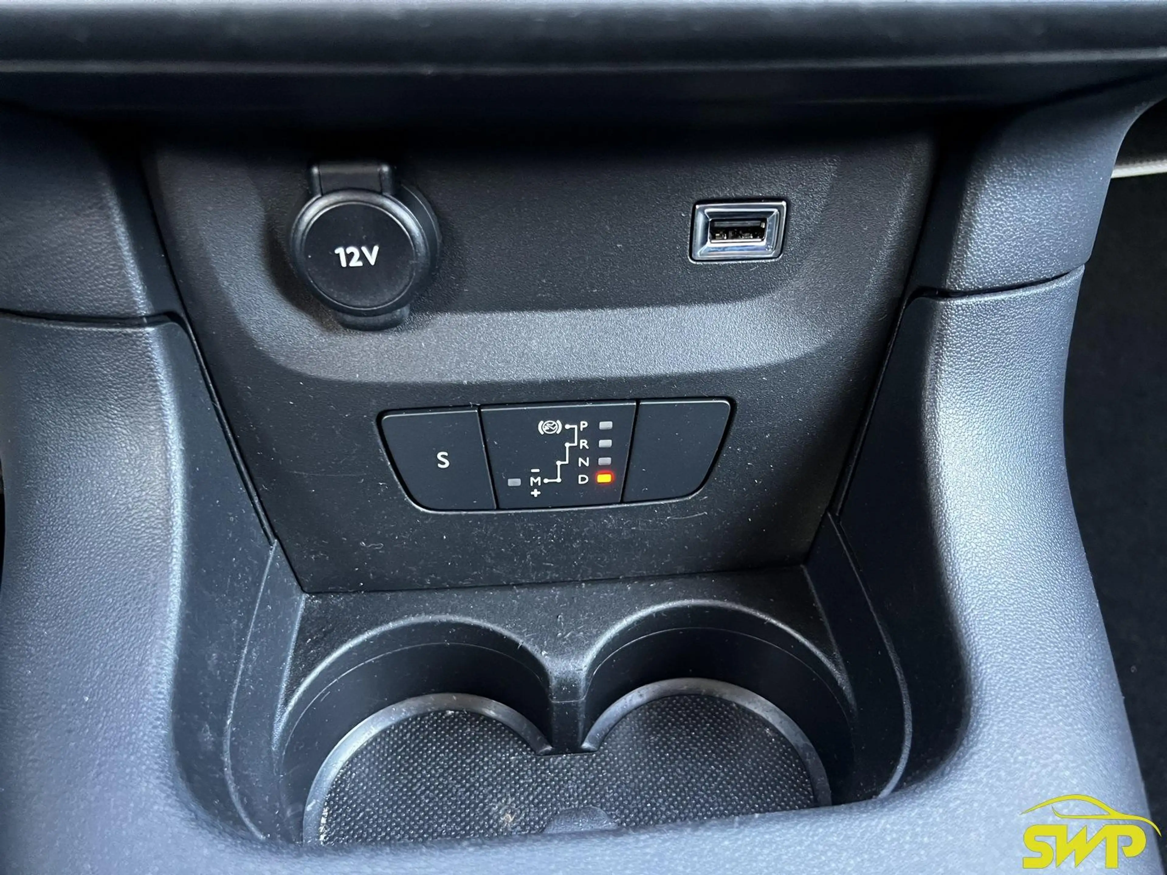 Citroen C3 1.2 PureTech Shine | Saint James edition | Navi | — photo 18