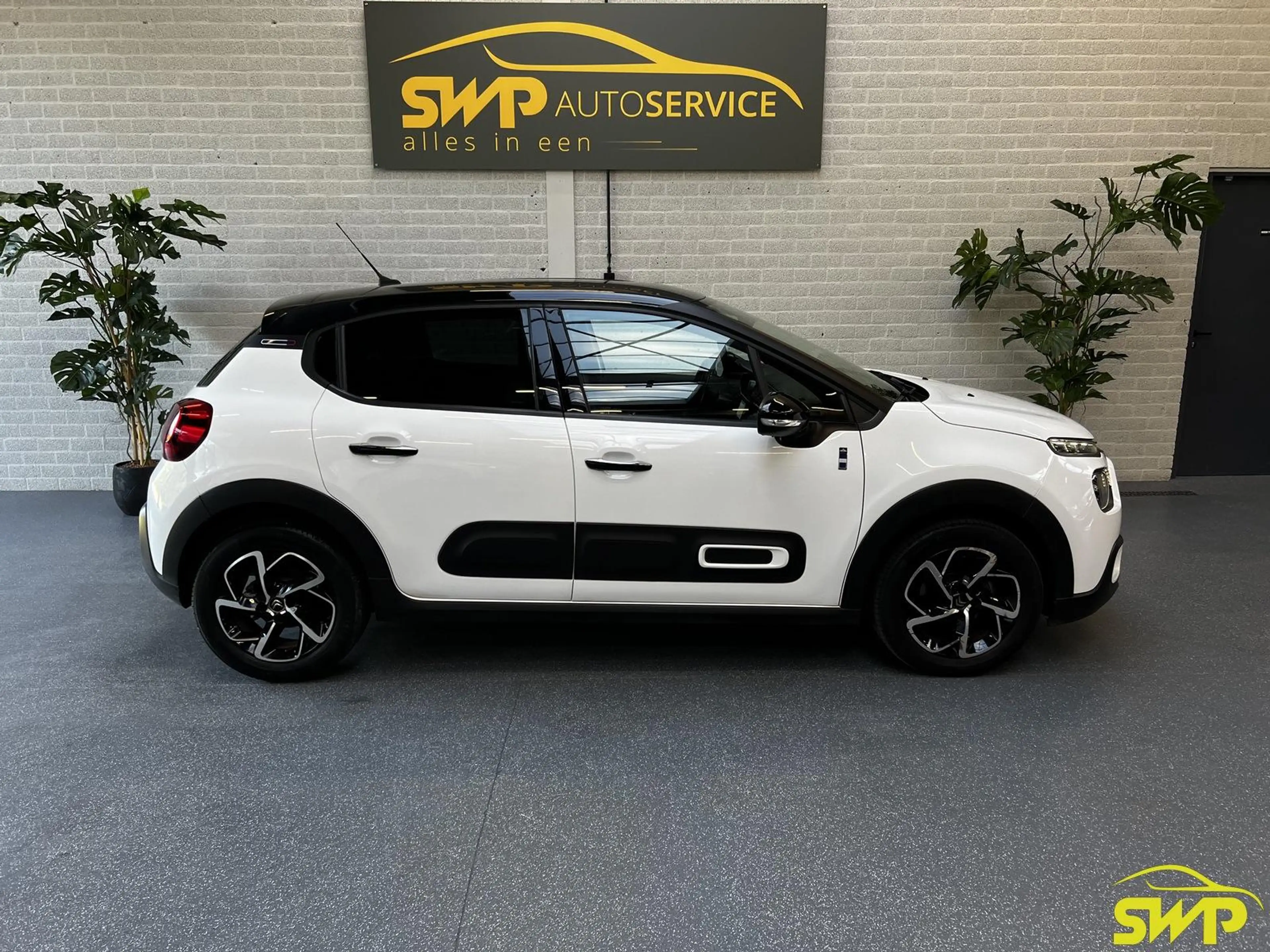 Citroen C3 1.2 PureTech Shine | Saint James edition | Navi | — photo 29