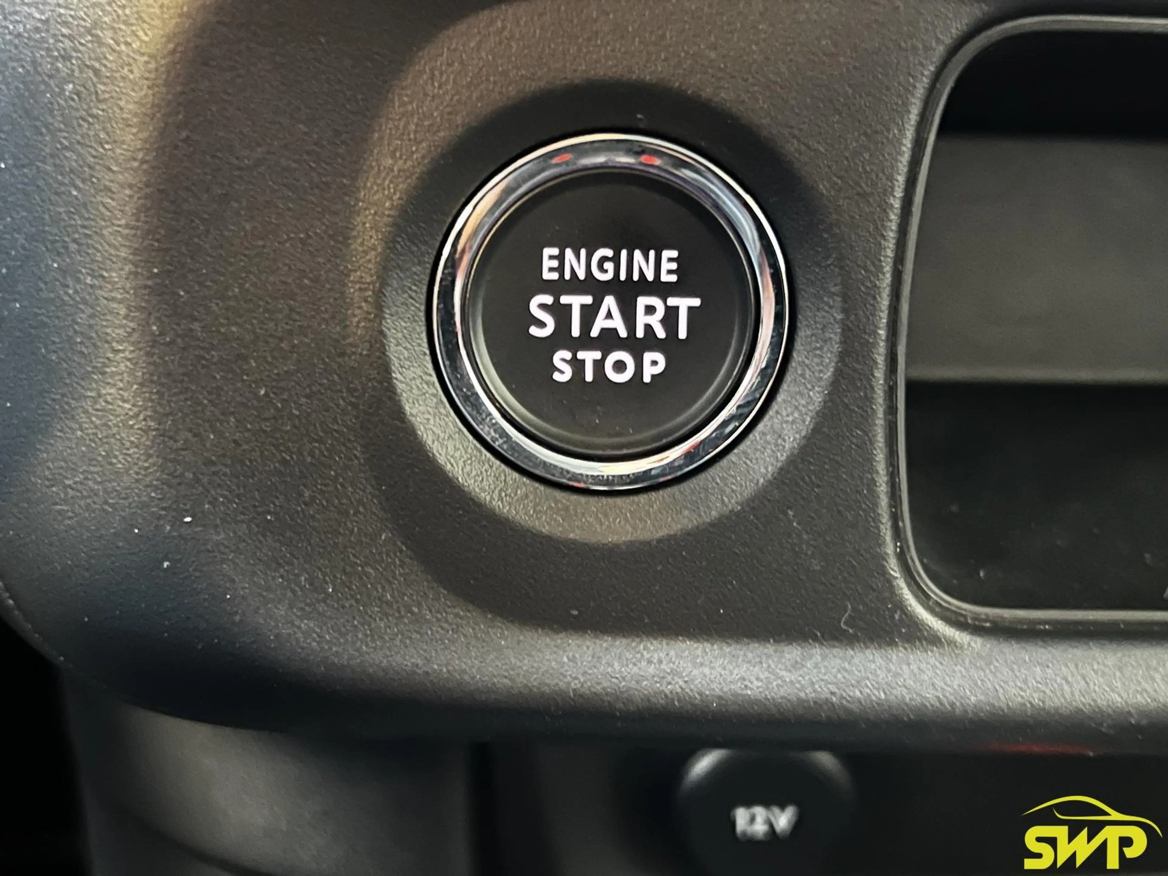 Citroen C3 1.2 PureTech Shine | Saint James edition | Navi | — photo 17
