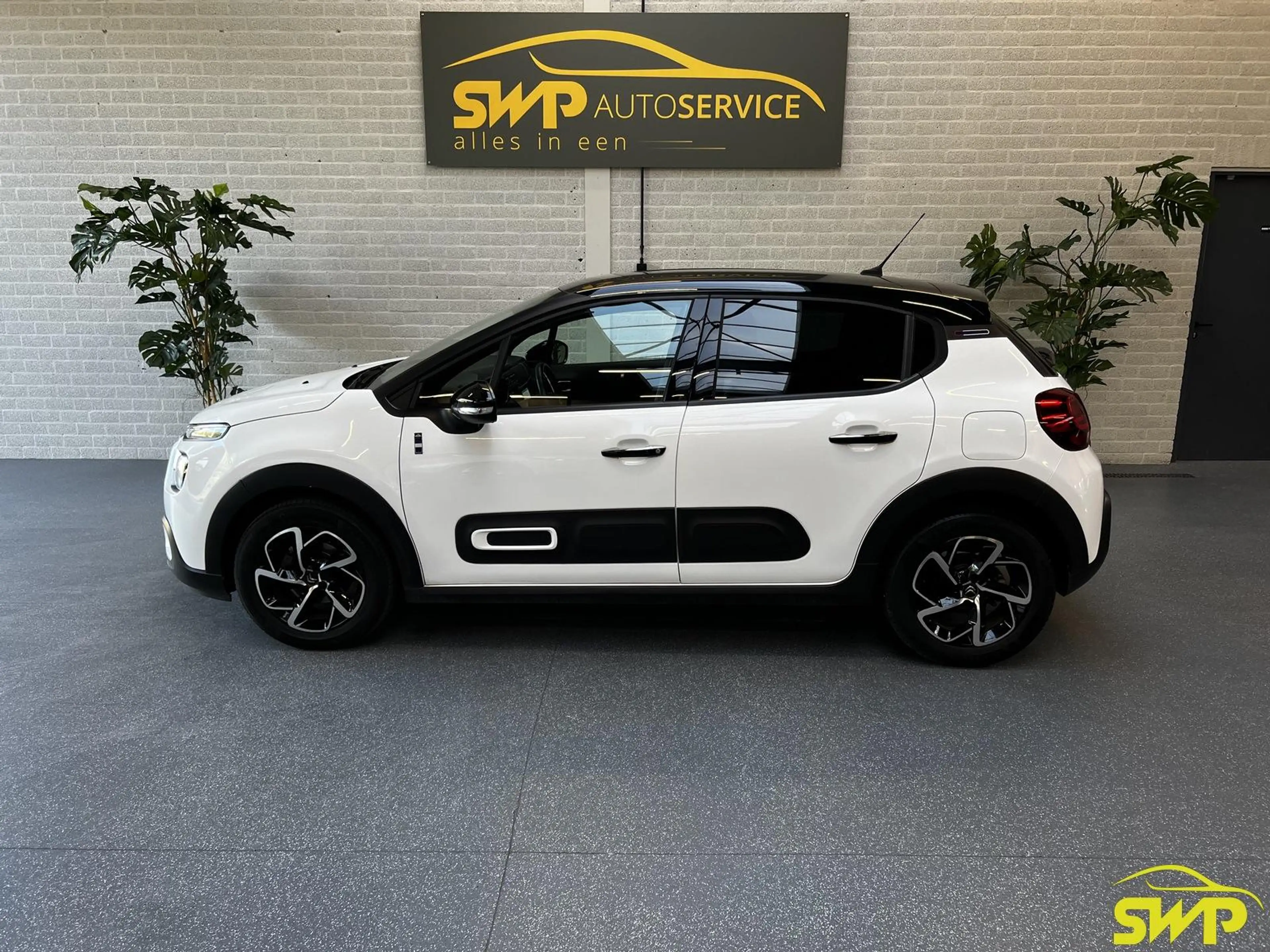 Citroen C3 1.2 PureTech Shine | Saint James edition | Navi | — photo 27