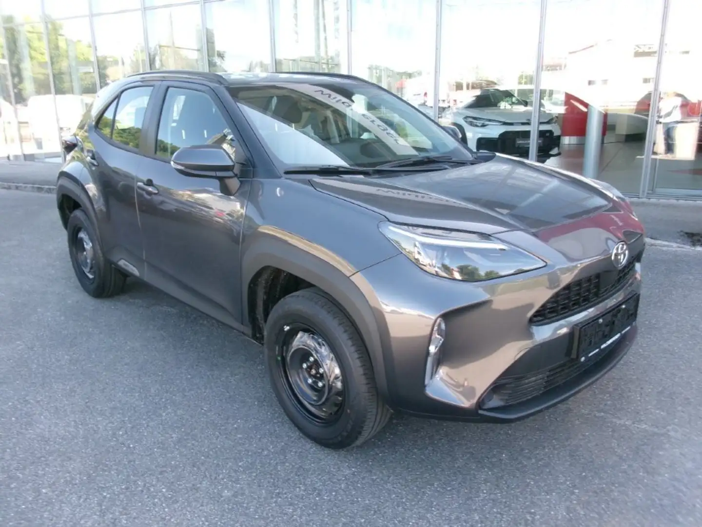 Toyota Yaris Cross Yaris Cross 1,5 VVT-i Hybrid City TOP FINANZIEREN Grau - 1