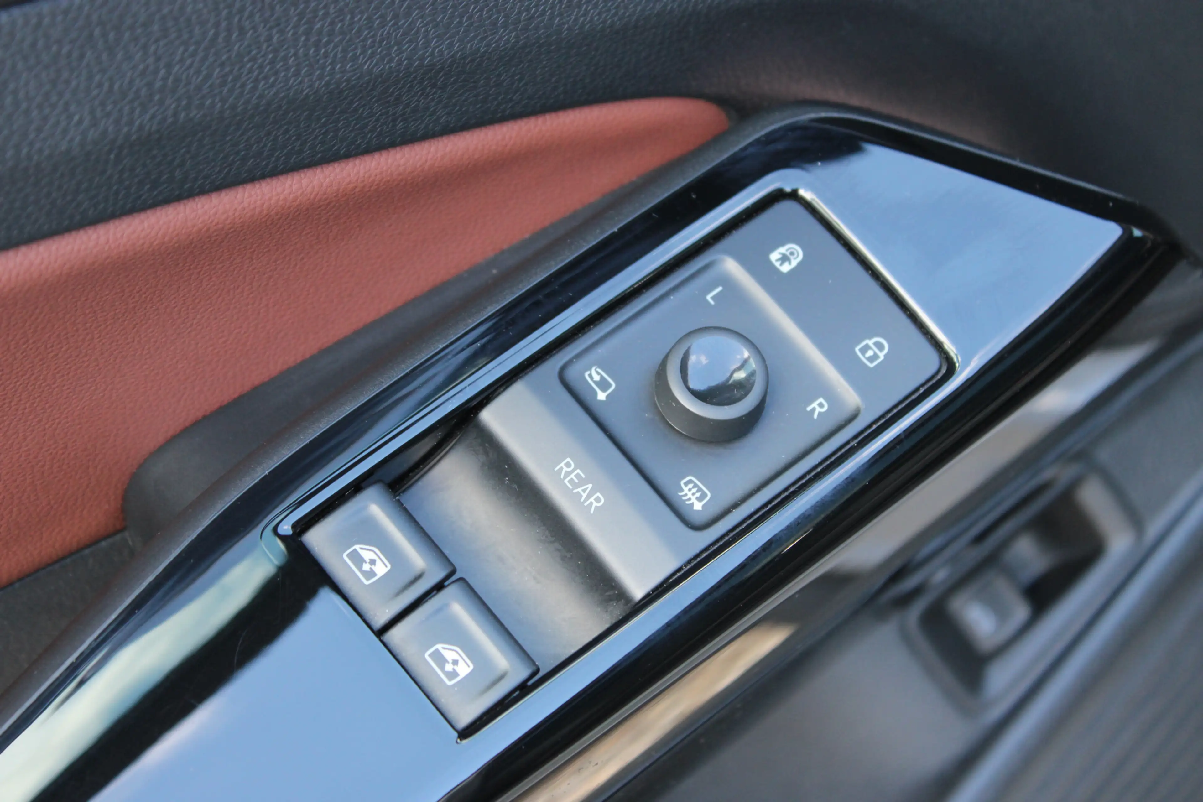 Volkswagen ID.5 Pro 77 kWh SOh 95% LED PANO NAVI TREKHAAK 83000KM! — photo 14