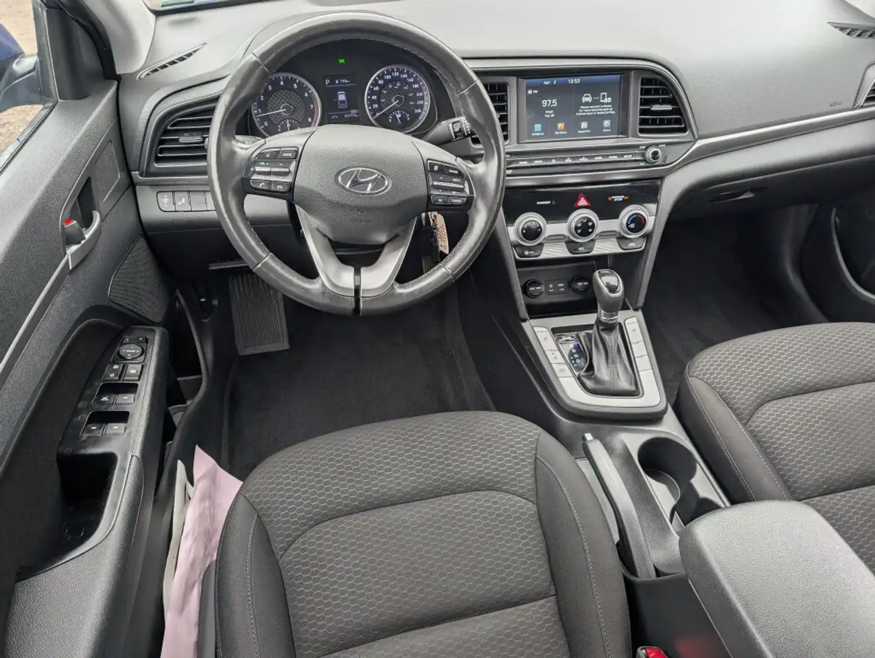 Hyundai ELANTRA снимка Hyundai ELANTRA