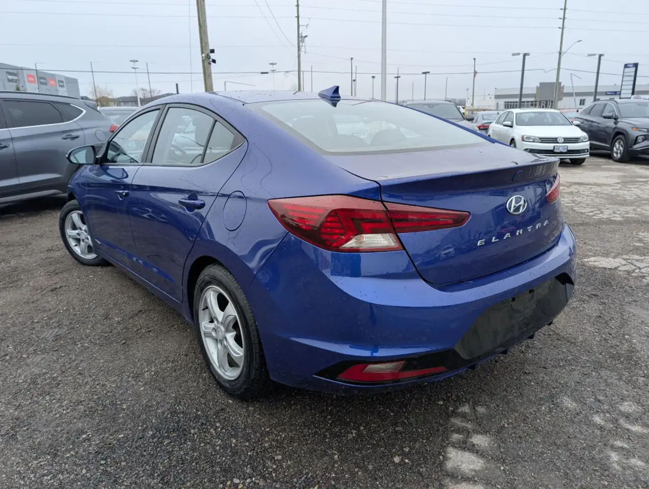 Hyundai ELANTRA снимка Hyundai ELANTRA