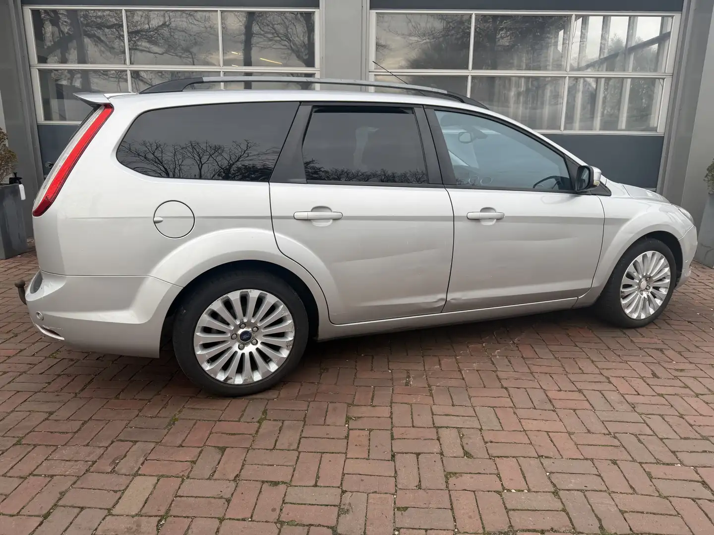 Ford Focus Wagon 1.6 Titanium 2009 apk 06-2026 leuk betaalbaa Grijs - 2