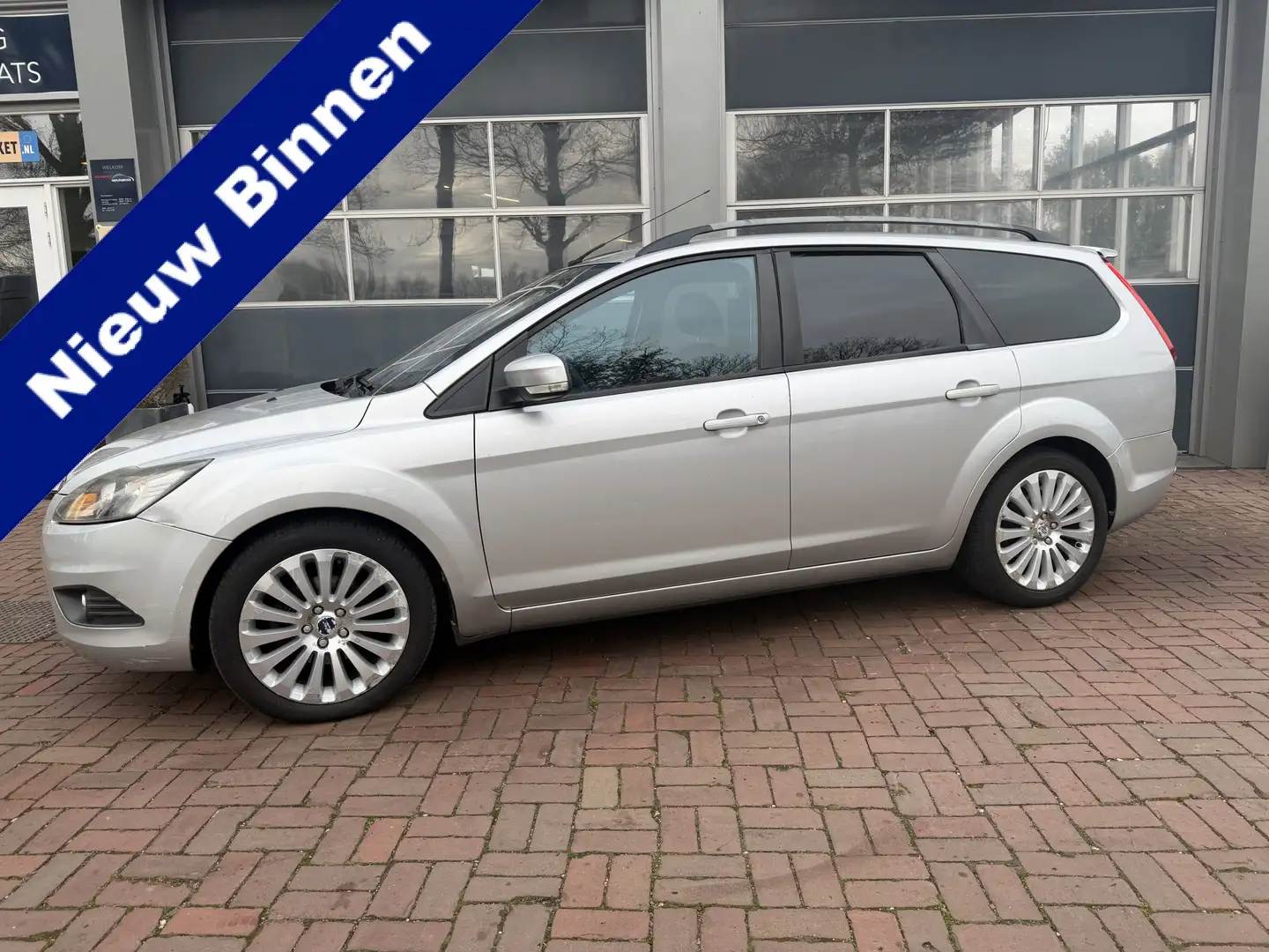 Ford Focus Wagon 1.6 Titanium 2009 apk 06-2026 leuk betaalbaa Grijs - 1