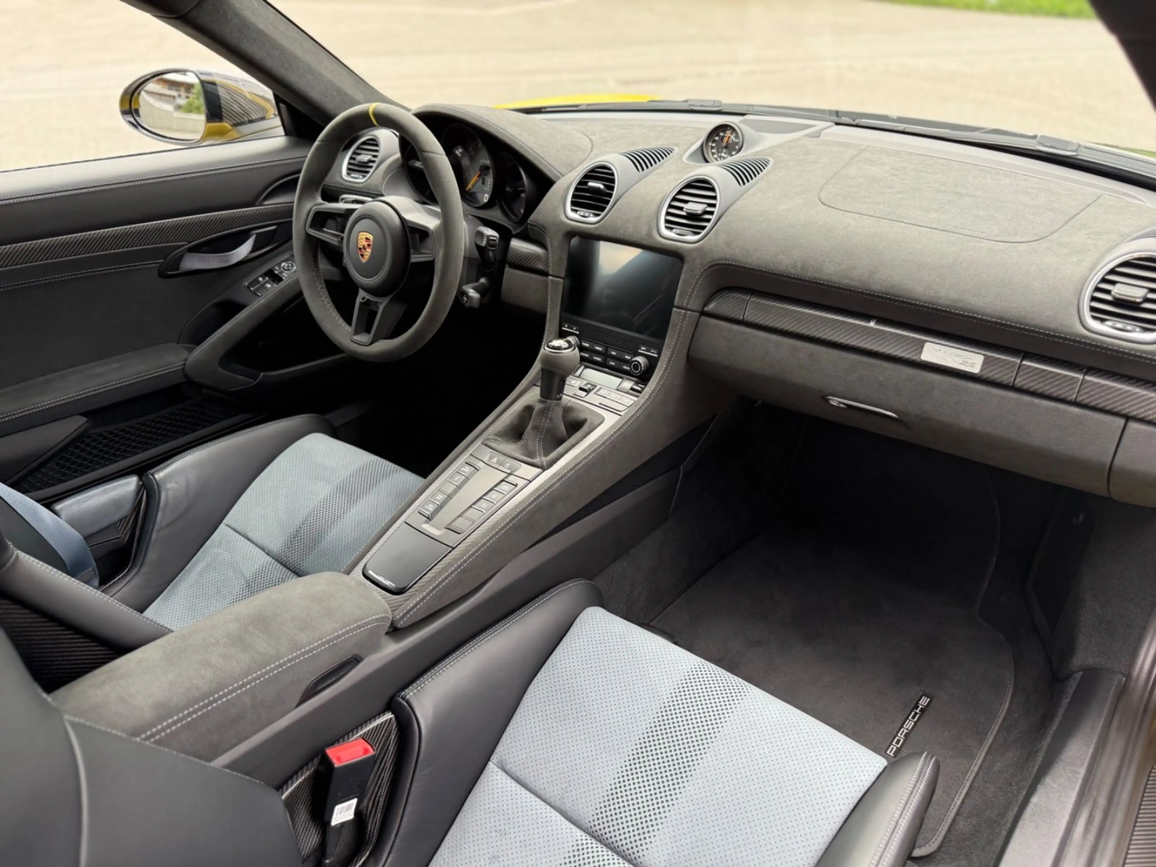 Porsche Cayman GT4 RS Weissach "Keramik" — photo 13