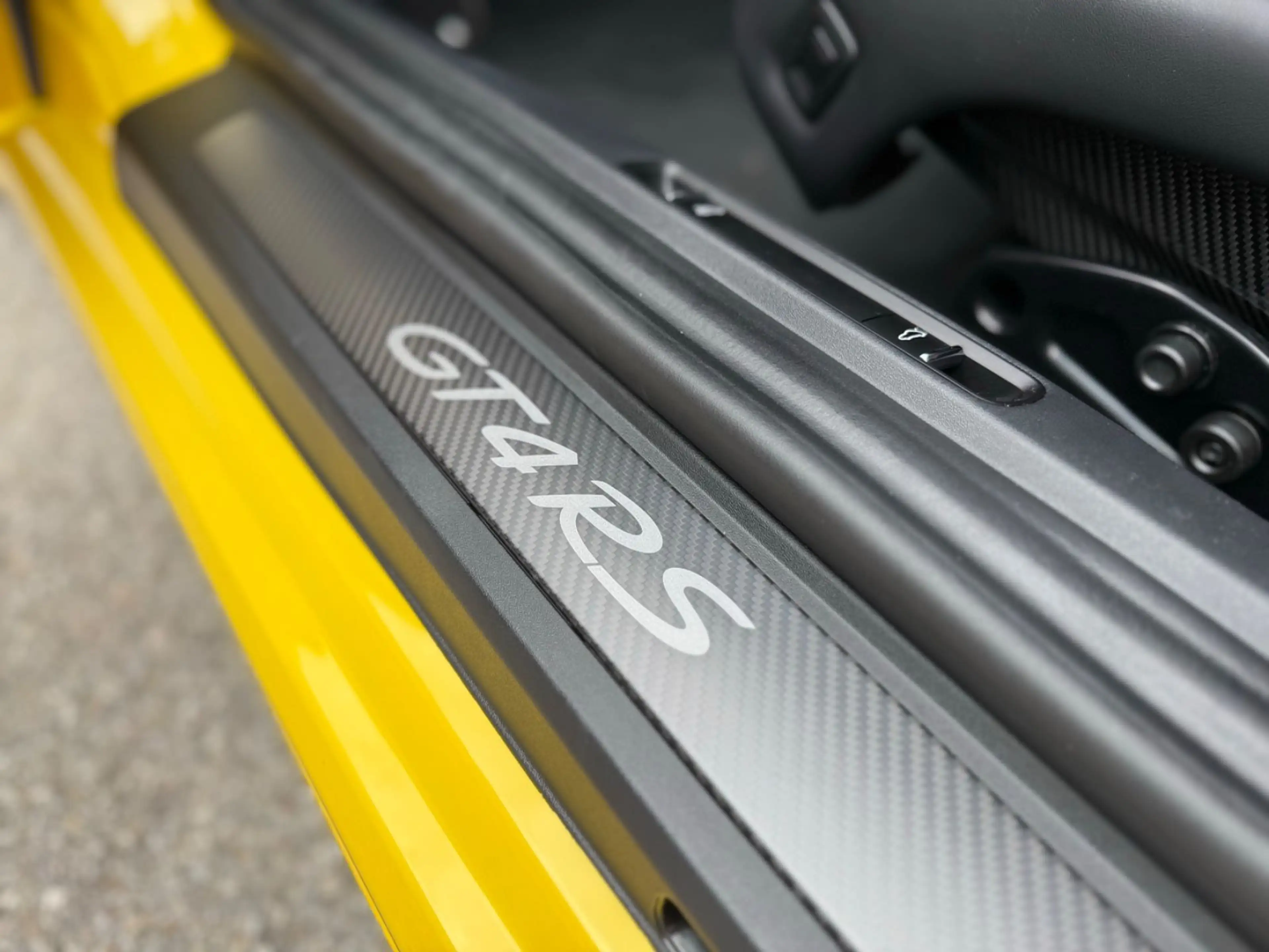 Porsche Cayman GT4 RS Weissach "Keramik" — photo 9