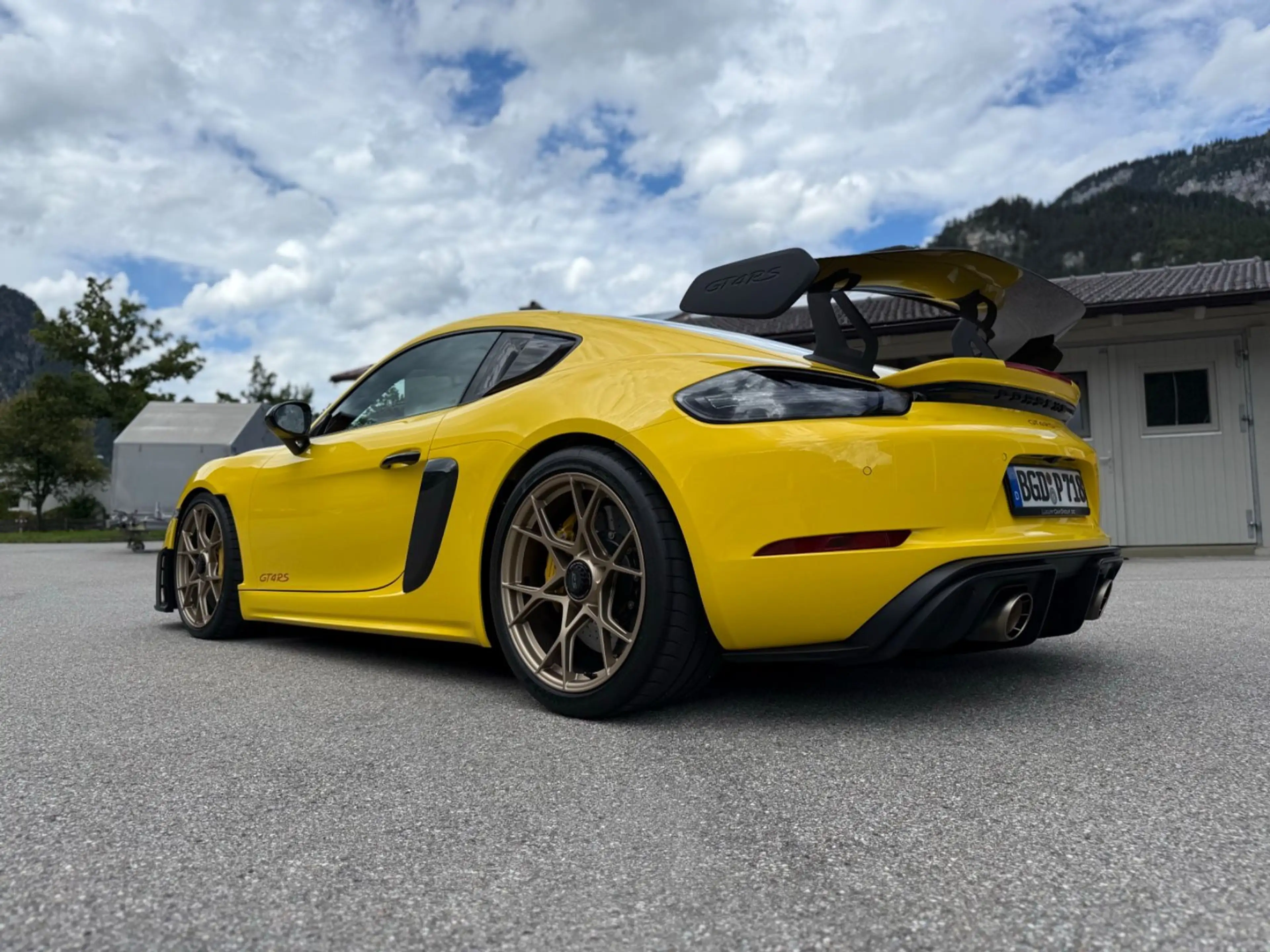 Porsche Cayman GT4 RS Weissach "Keramik" — photo 3