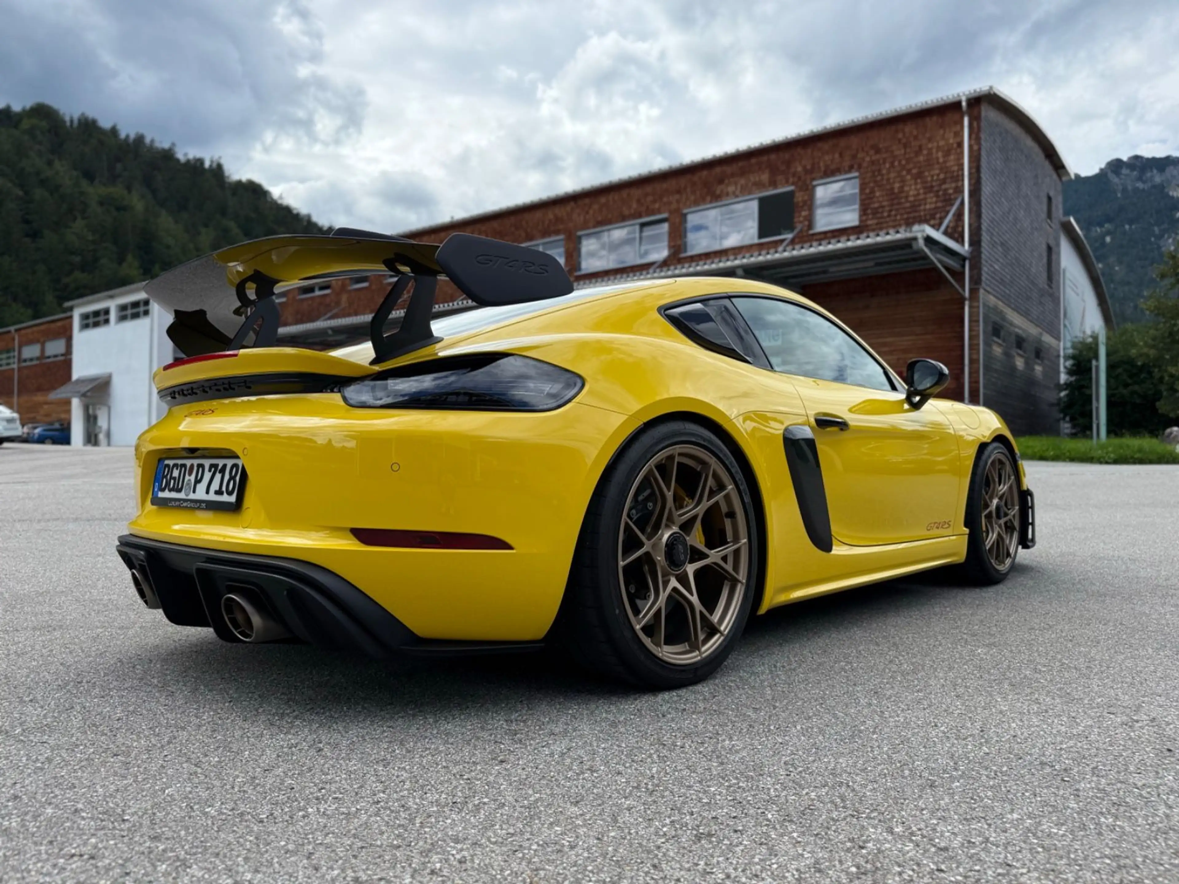 Porsche Cayman GT4 RS Weissach "Keramik" — photo 4