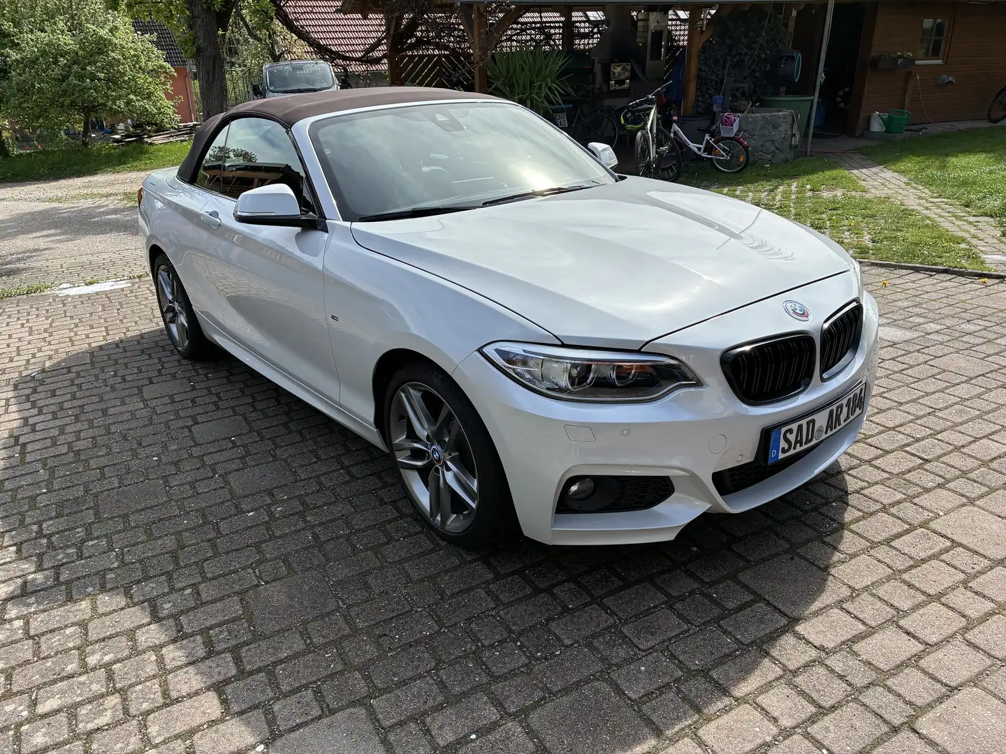 BMW 220 i Cabrio M Sport/Aut./Navi/Leder/Keyless/Xenon/18 Weiß - 2