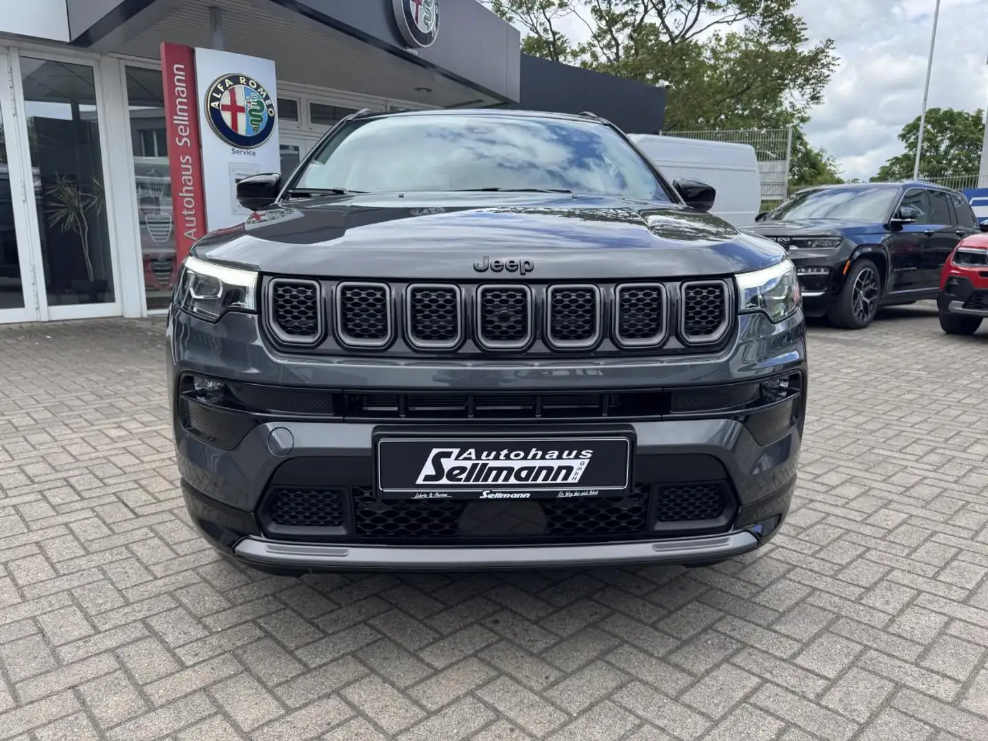 Jeep Compass Summit MY25***Lagerfahrzeug Aktion*** Grau - 2
