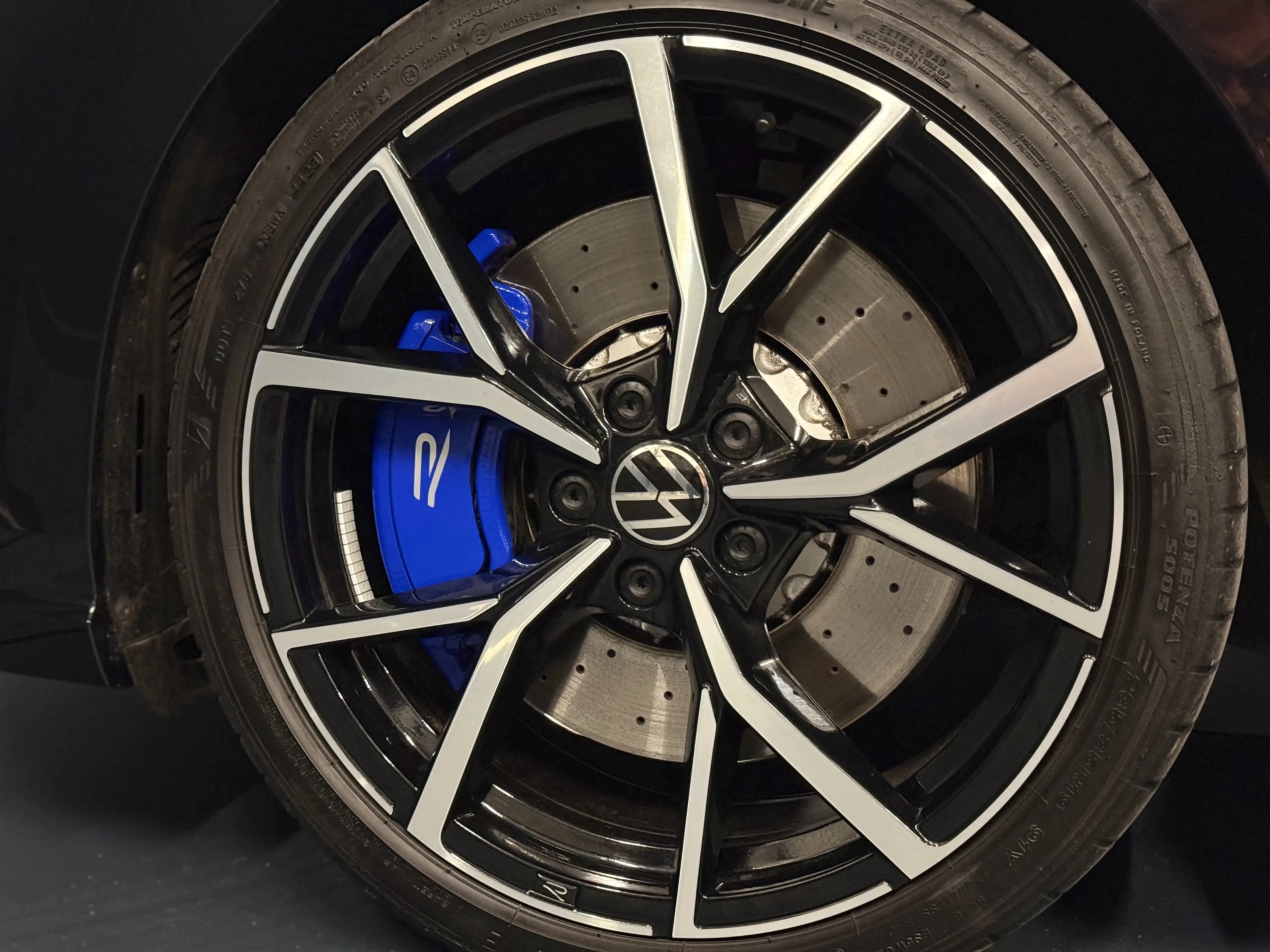 Volkswagen Golf R Performance 4Mot. *19Zoll*PANORAMA*LEDER*DCC*H&K* — photo 4