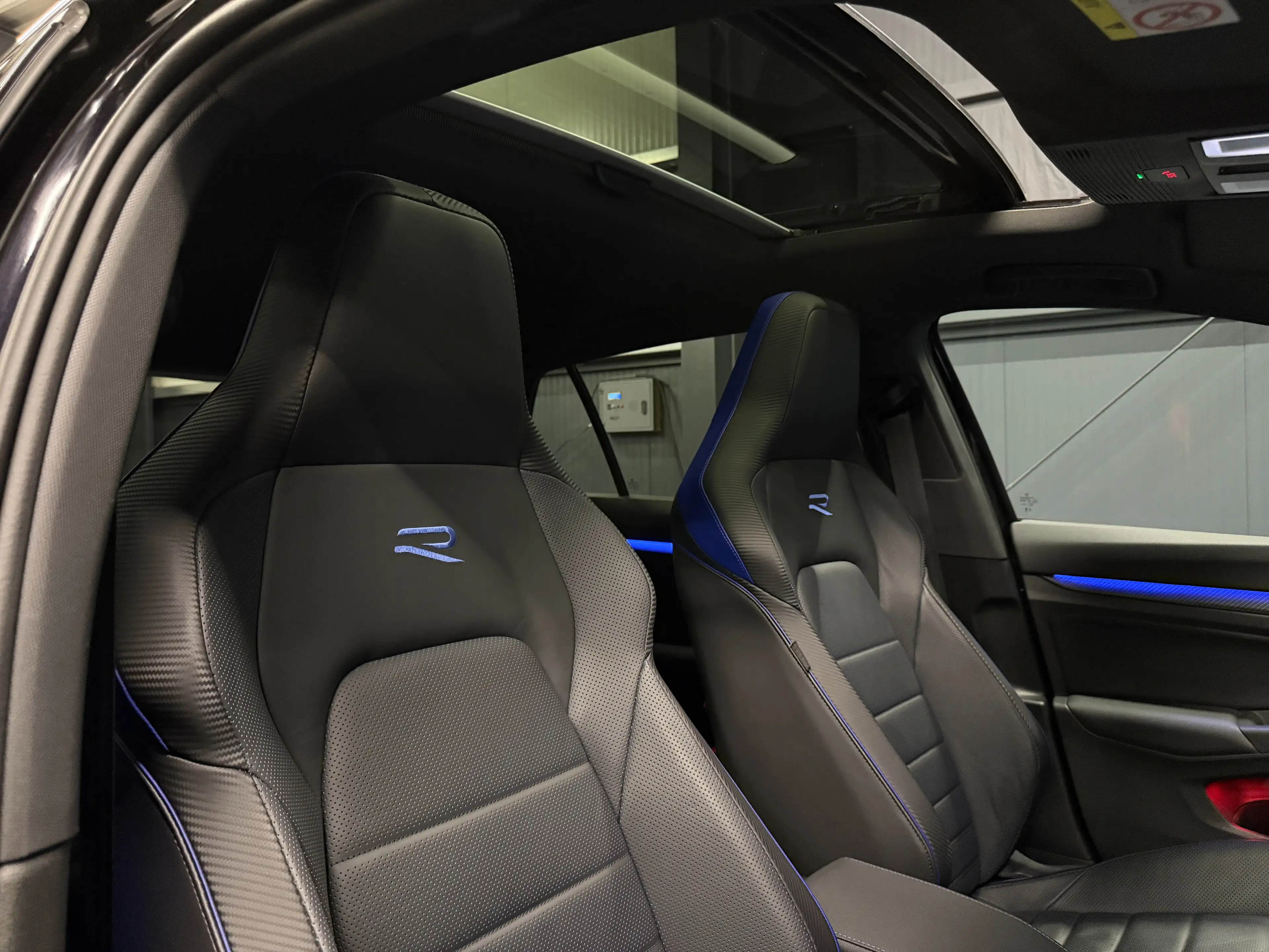 Volkswagen Golf R Performance 4Mot. *19Zoll*PANORAMA*LEDER*DCC*H&K* — photo 13