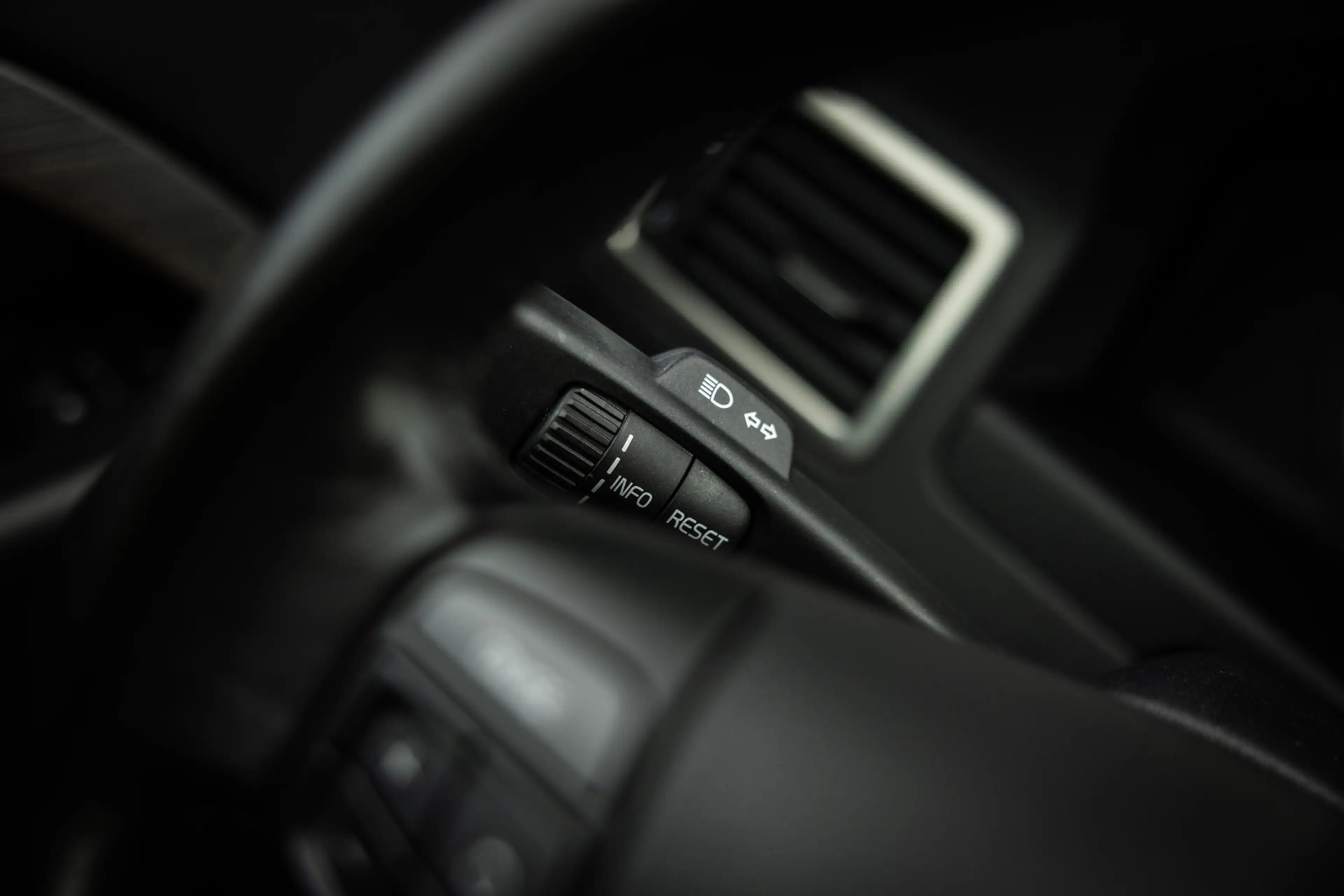Volvo S80 2.5 T Momentum AUT (200pk) Orig NL - Lage KM — photo 38