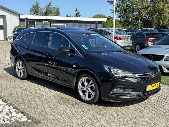 Opel Astra view 3