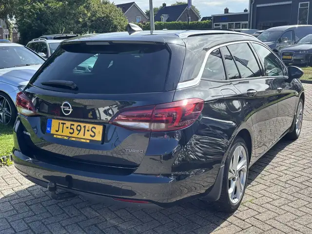 Opel Astra view 4