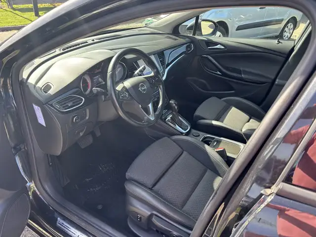 Opel Astra view 11