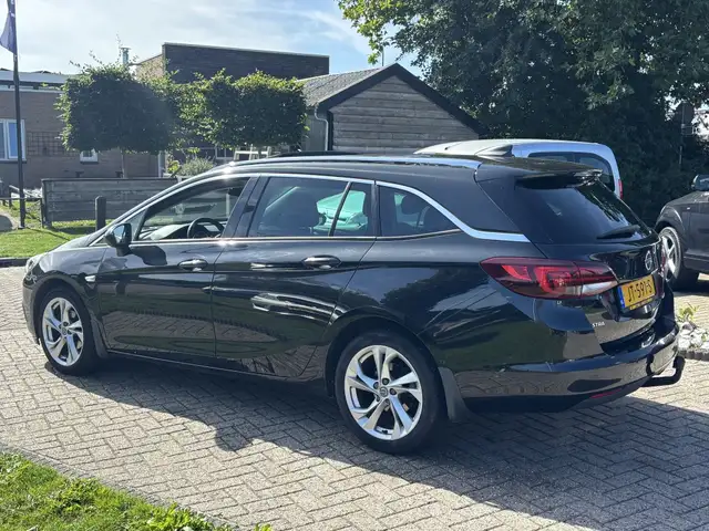 Opel Astra view 5