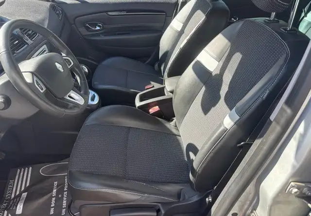Renault Grand Scenic view 5