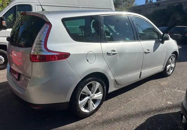 Renault Grand Scenic view 3