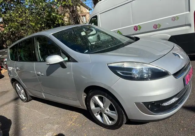 Renault Grand Scenic view 2