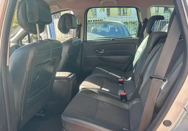 Renault Grand Scenic view 8